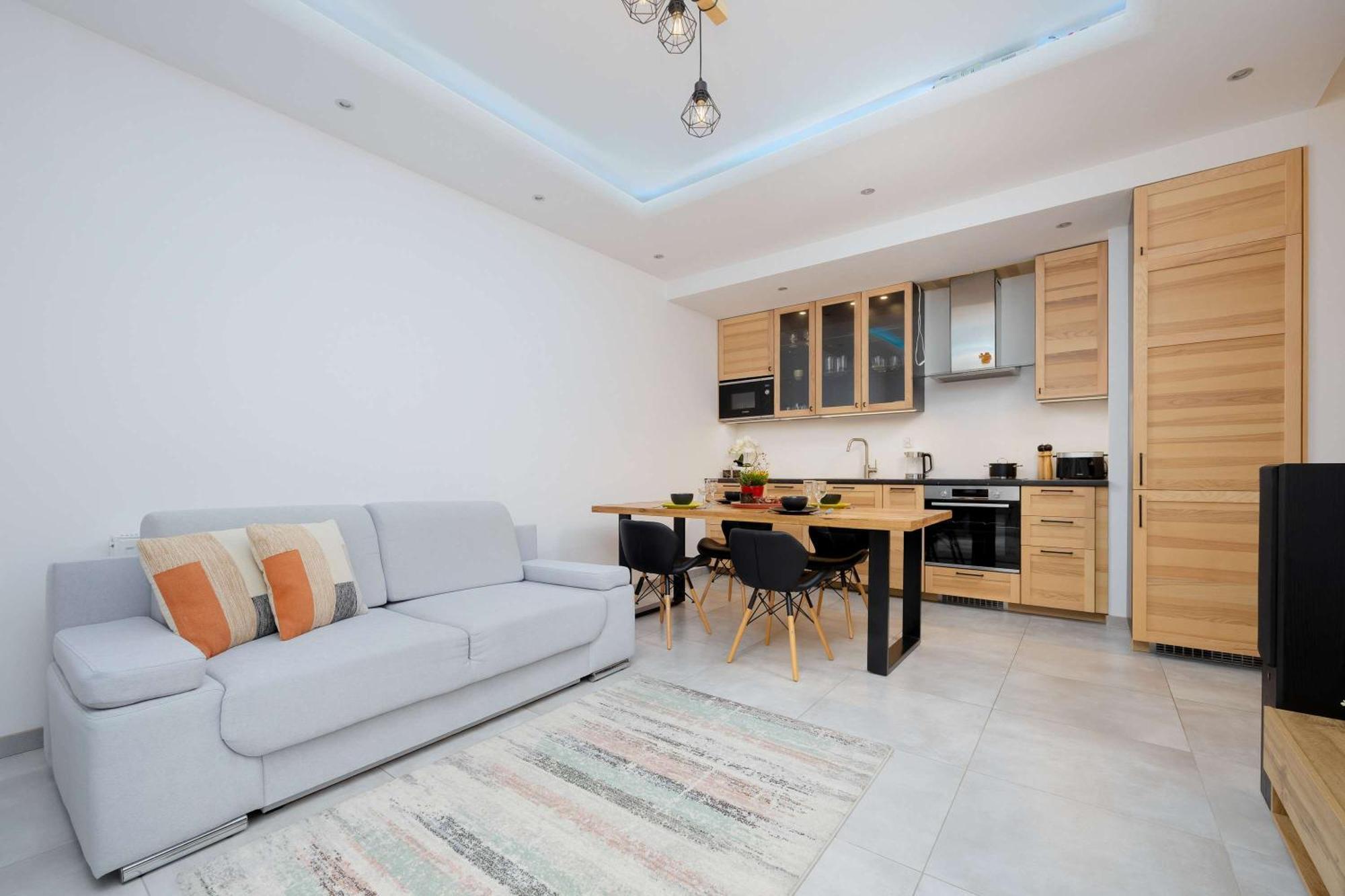 Bright With Parking And Remote Work In Wola By Renters * Warsaw