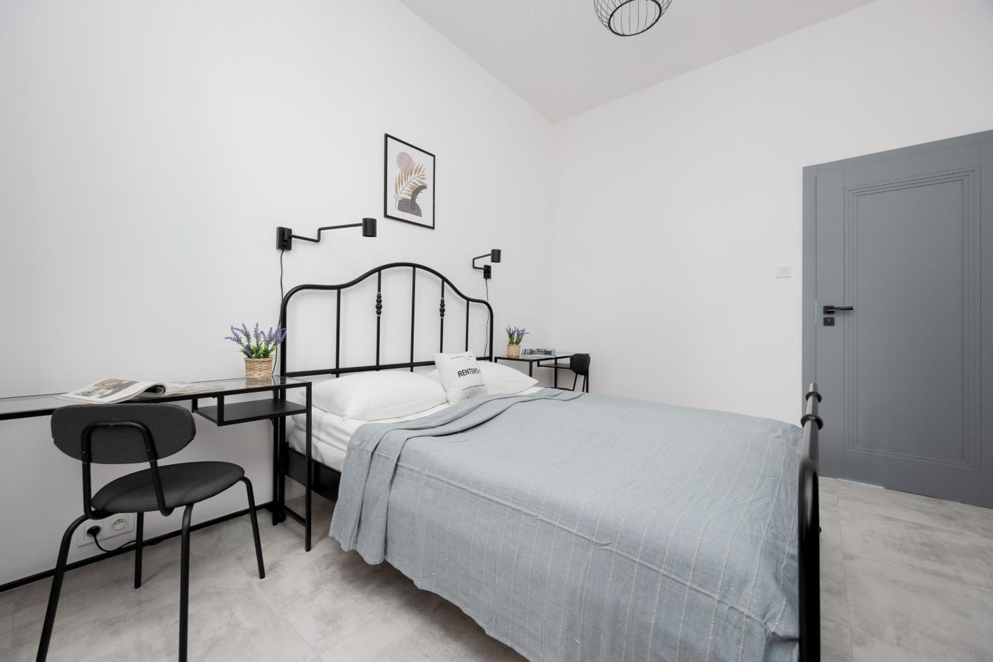 Apartment Wyjatkowy Z Uroczym Ogrodkiem Oraz Parkingiem By Renters Warsaw
