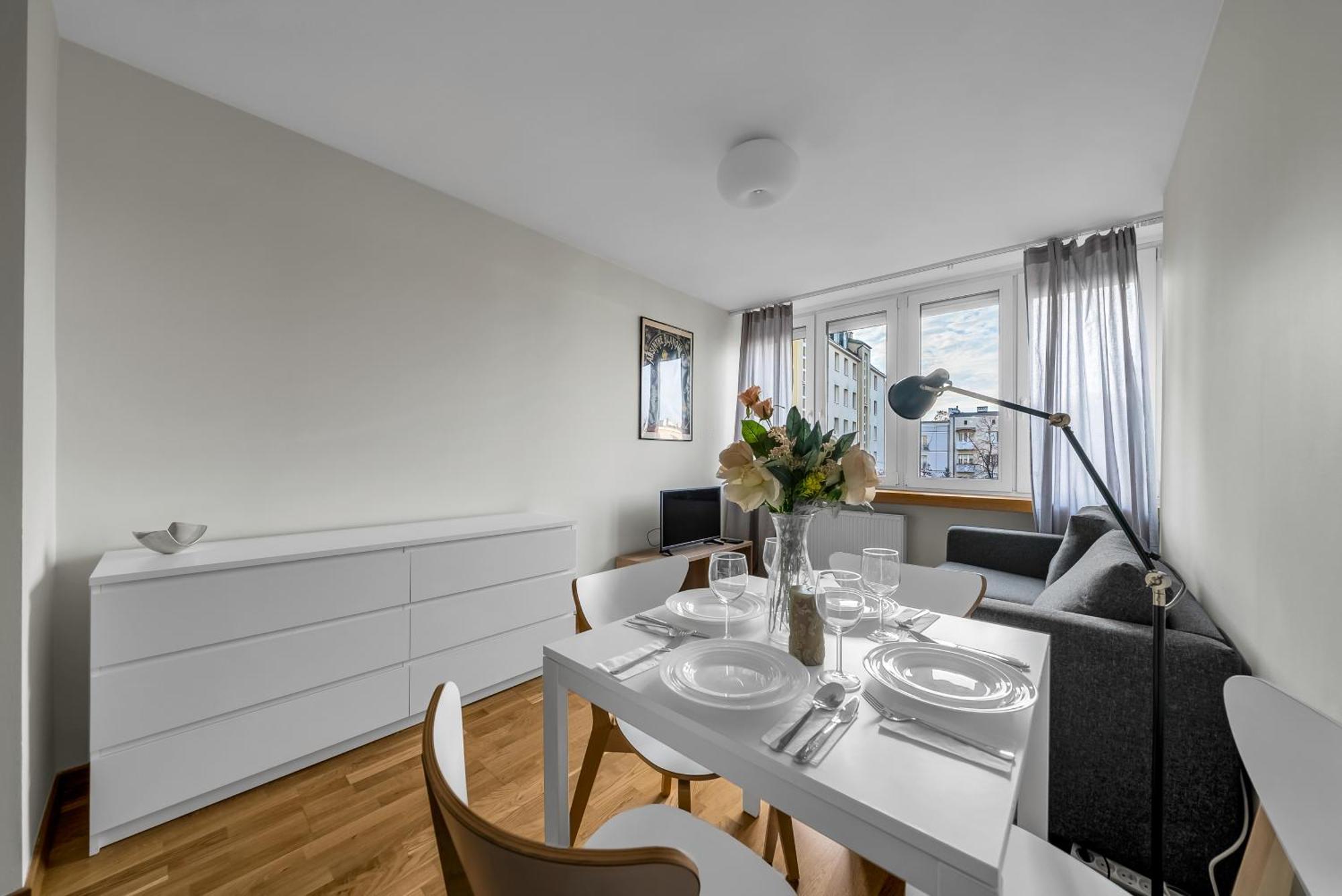 Kozmiana - Workspace, Bus&park Nearby - By Rentujemy Apartment