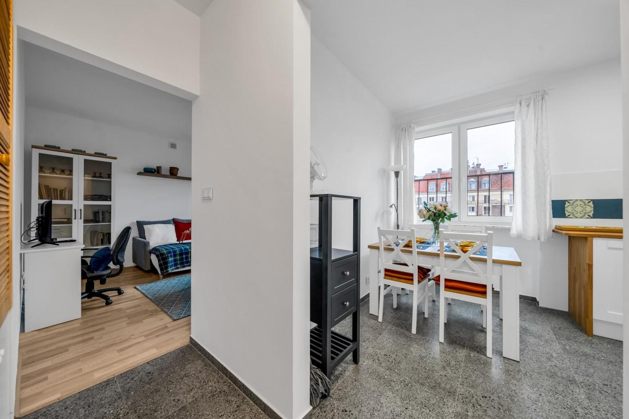 Apartment Downtown - Location, Metro Nearby - By Rentujemy