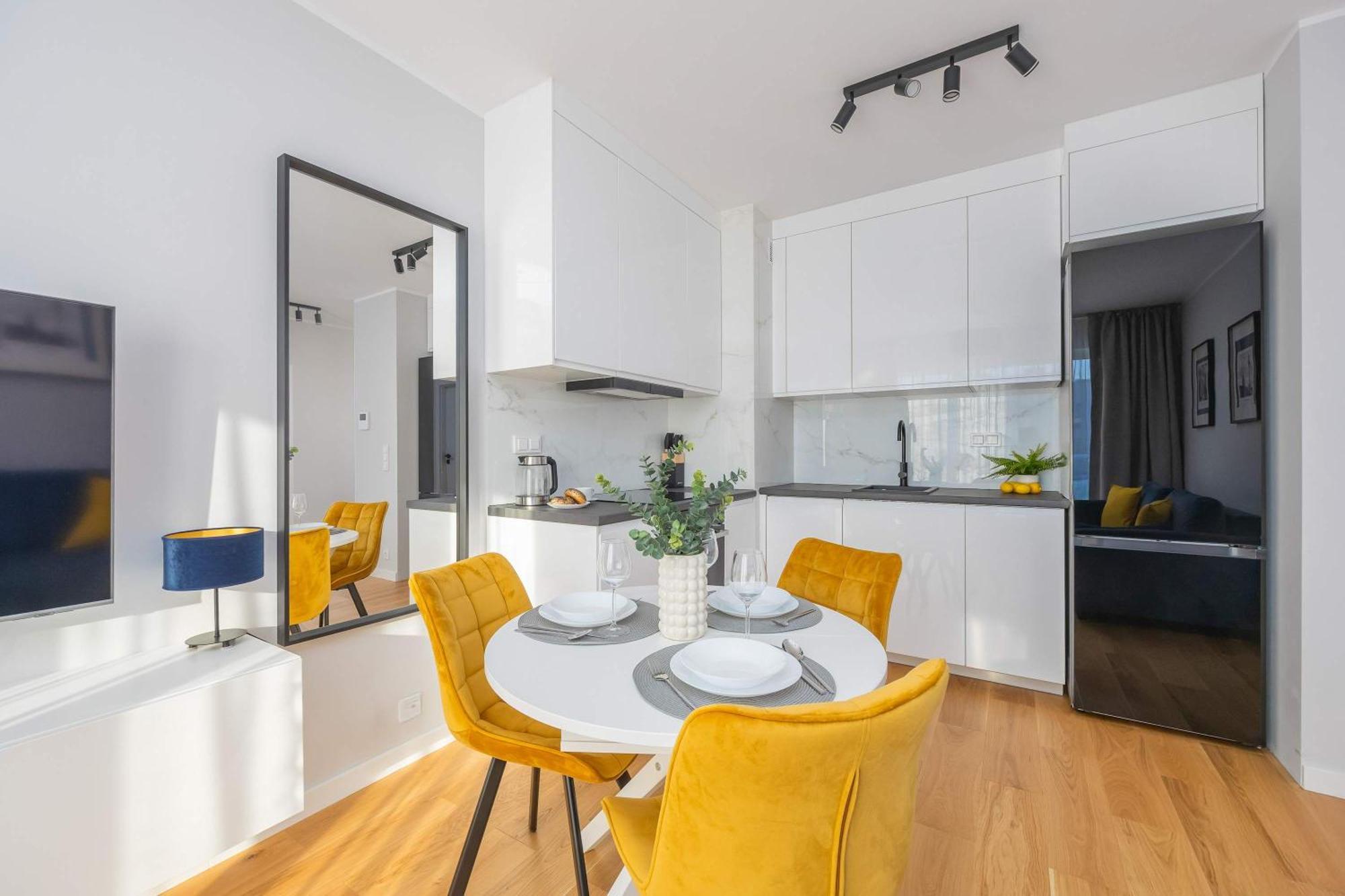 Apartament Elegant In With Parking And Desk For Remote Work By Renters *