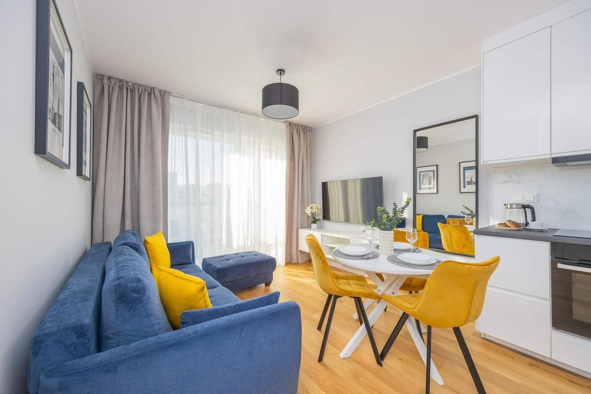 Elegant In With Parking And Desk For Remote Work By Renters Apartament