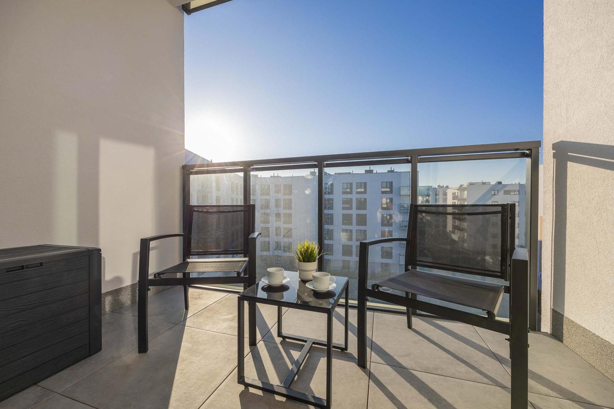 Elegant In With Parking And Desk For Remote Work By Renters Apartament *