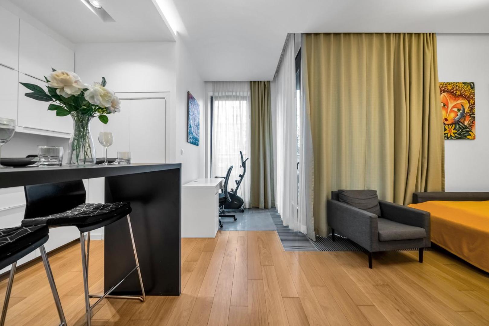Apartment Downtown - Terrace, Location - By Rentujemy *