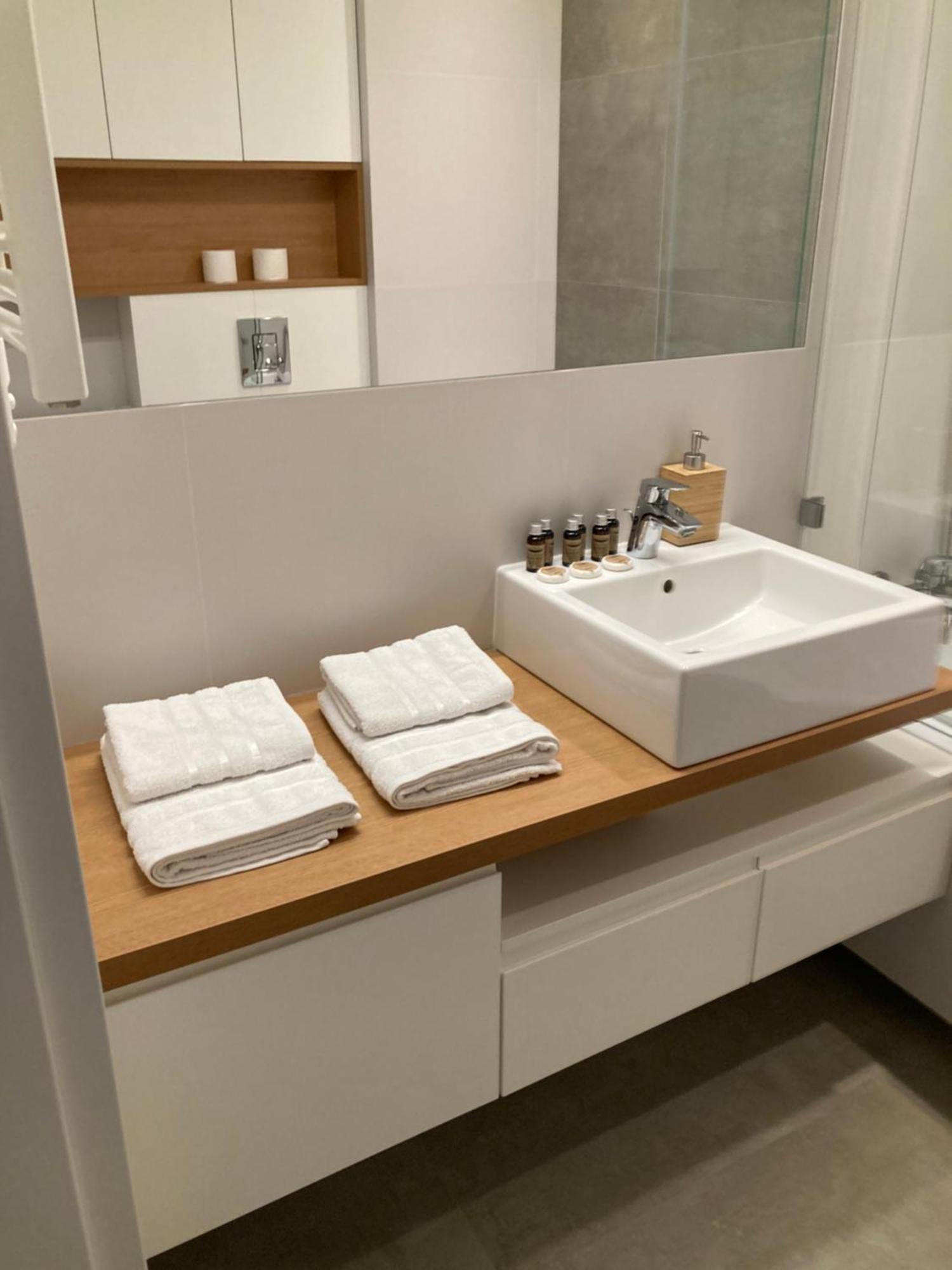 Gieldowa 4 Business Stock Apartment
