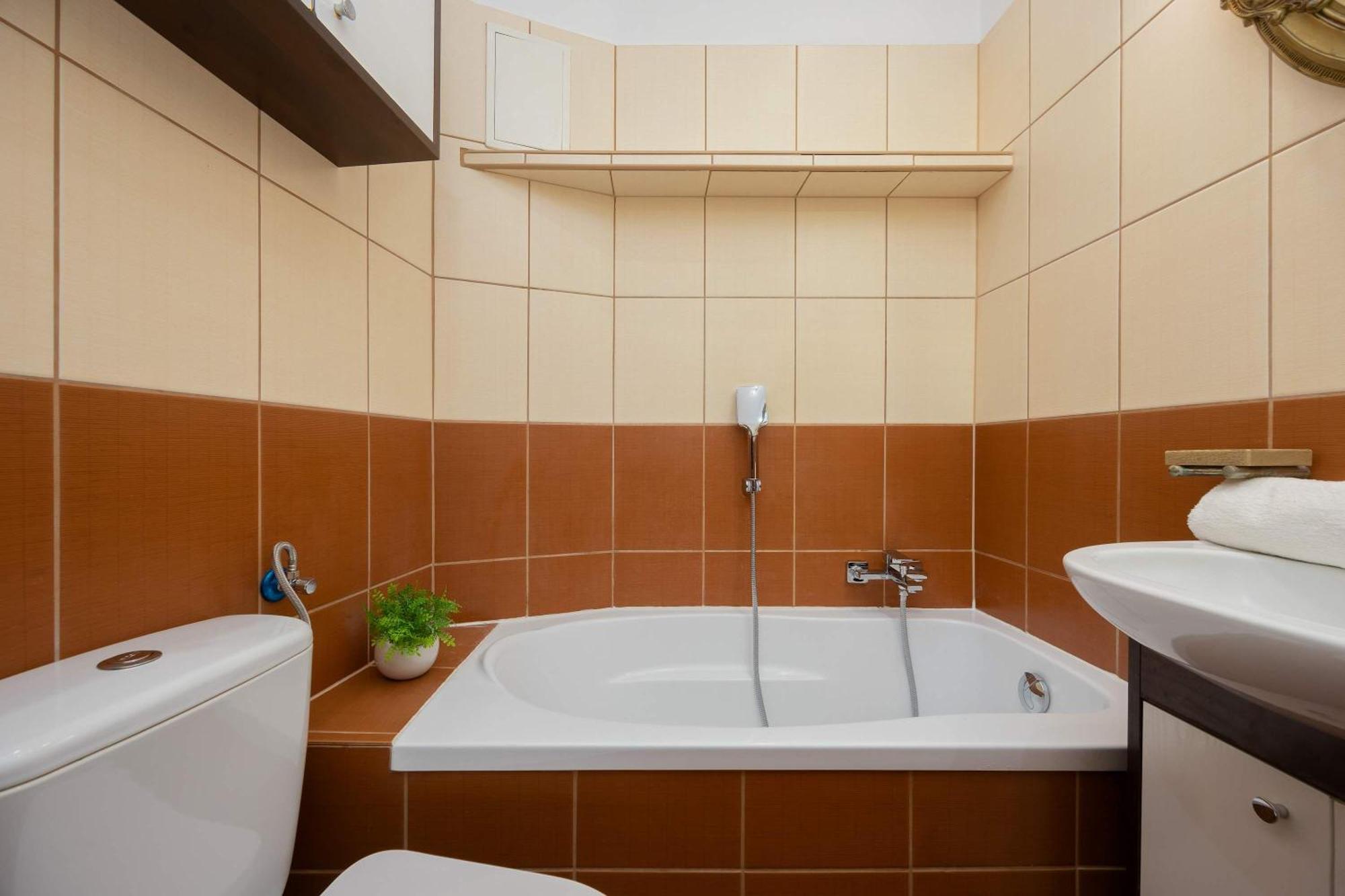 Mokotow Modern With Desk For Remote Work By Renters Apartment *