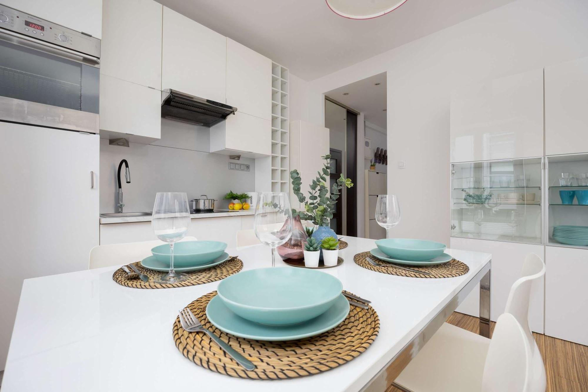 Mokotow Modern With Desk For Remote Work By Renters *
