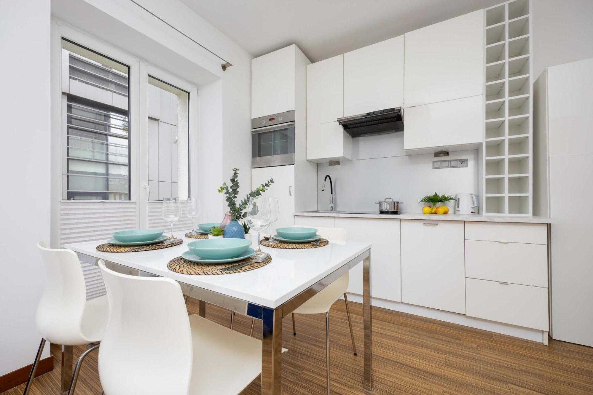 Mokotow Modern With Desk For Remote Work By Renters *