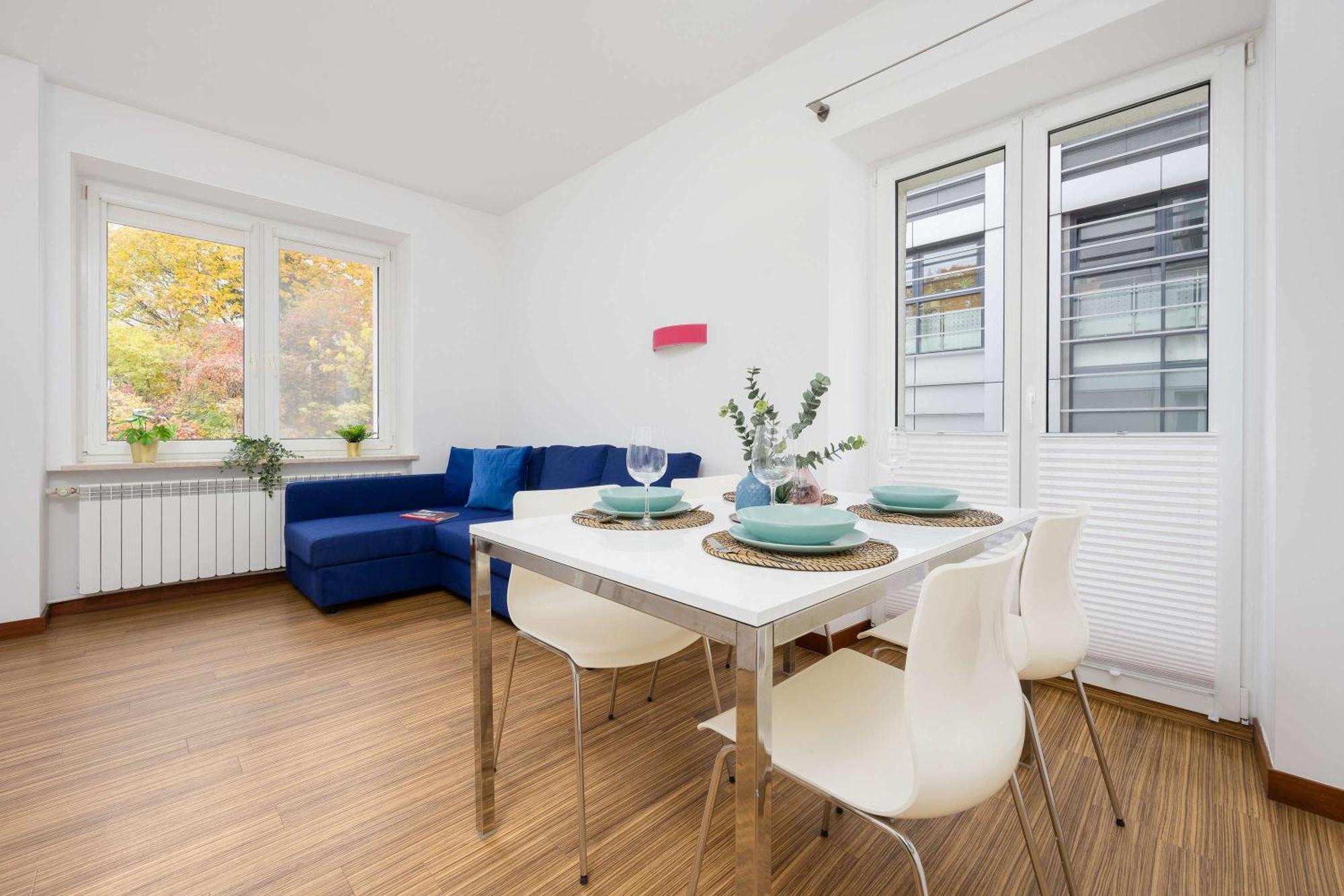 Mokotow Modern With Desk For Remote Work By Renters