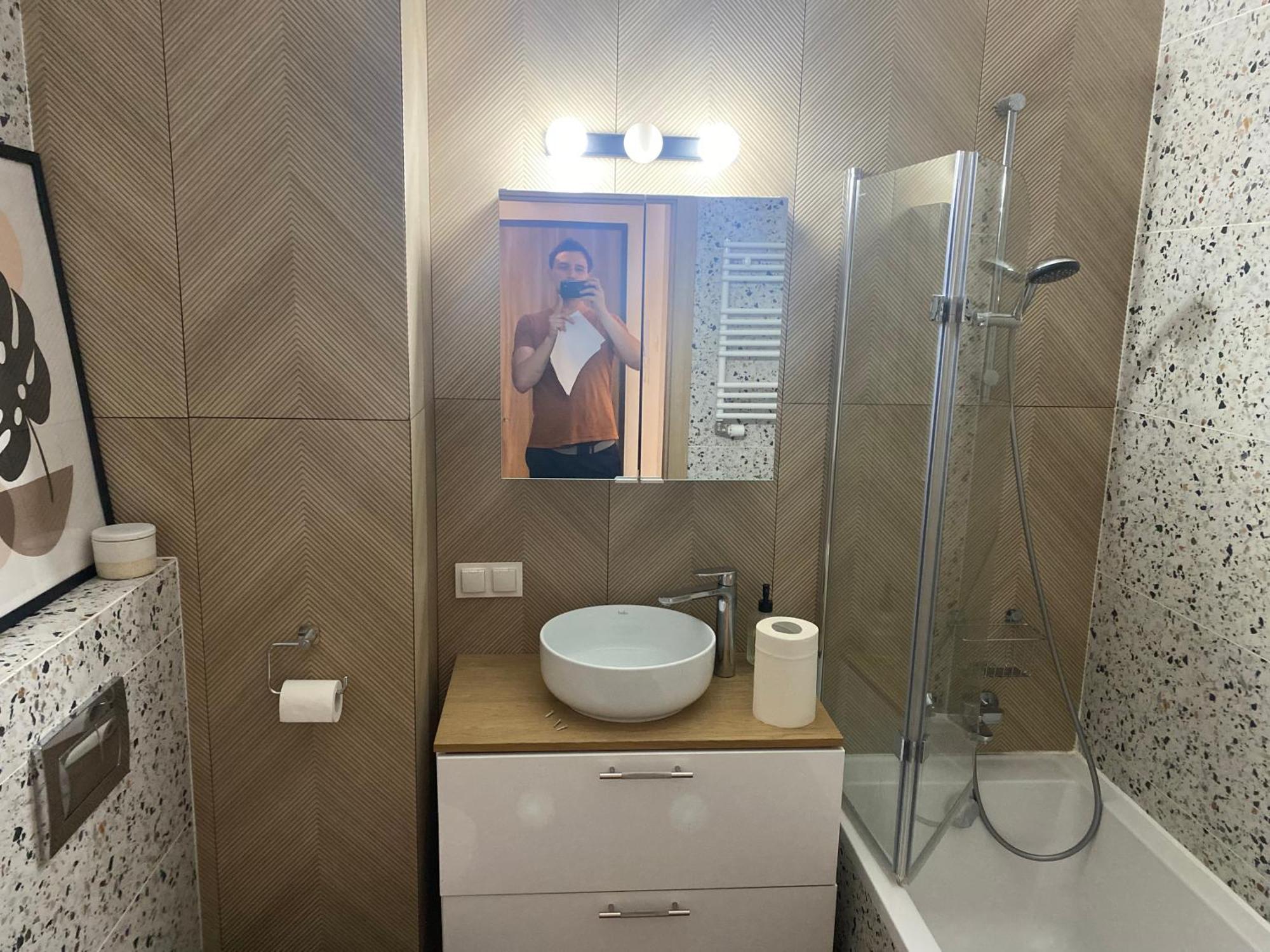 Workation Centre Airport Boutique Designer Bath, 3-4 Days Offer, Kitchen, Balkony, Aircon Apartment Warschau
