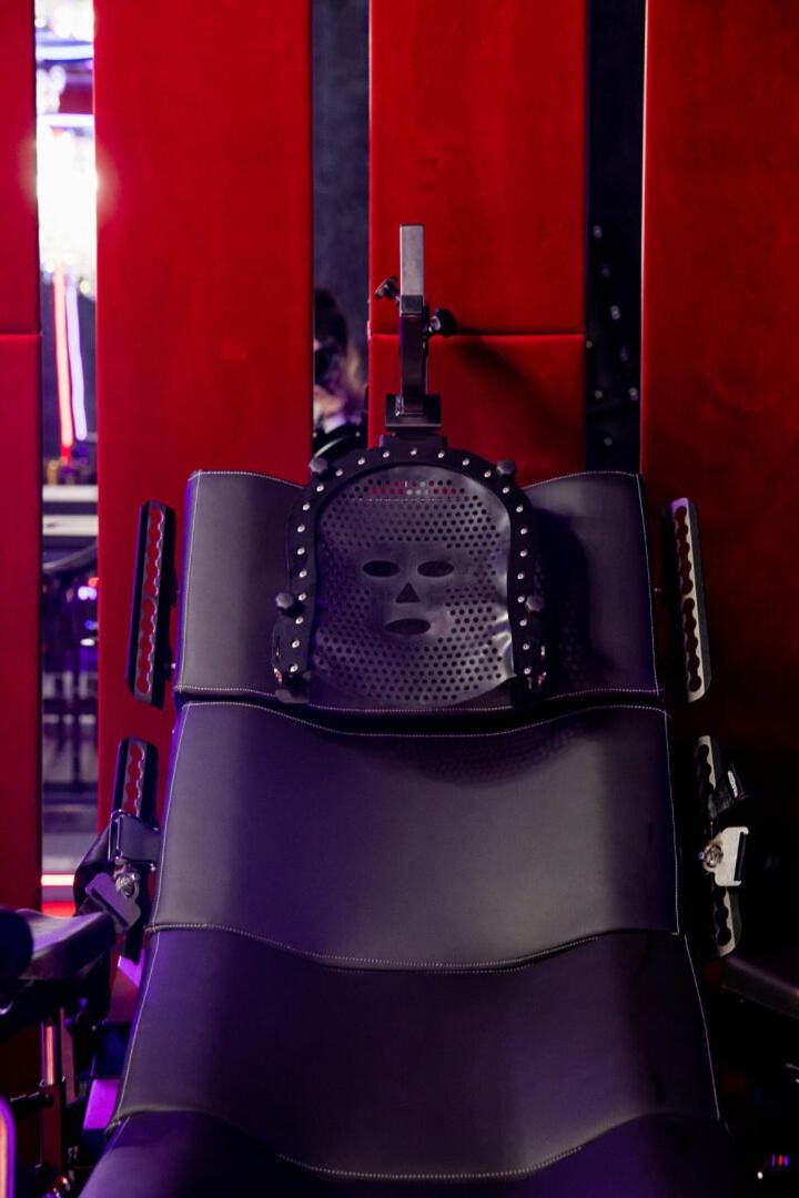 Apartment No Limits House - Bdsm Red Desire