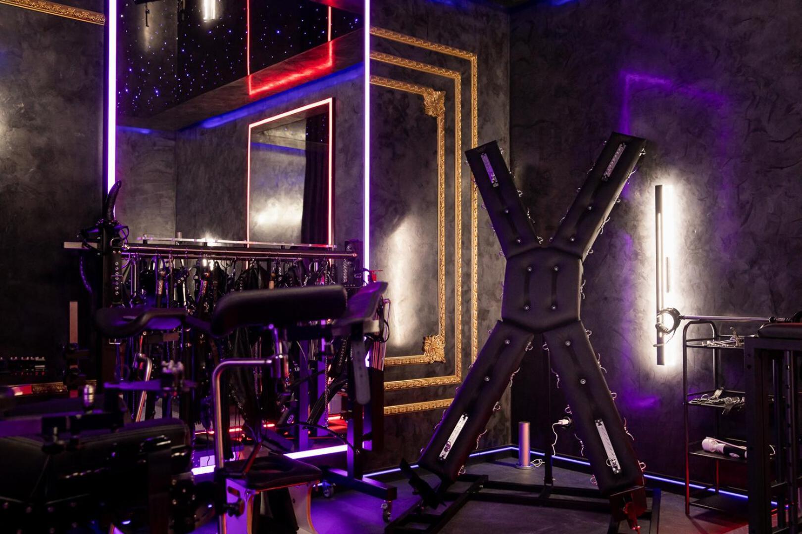 No Limits House - Bdsm Red Desire Apartment