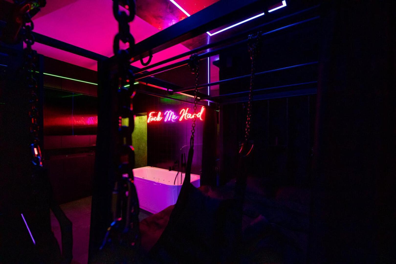 No Limits House - Bdsm Red Desire * Warschau
