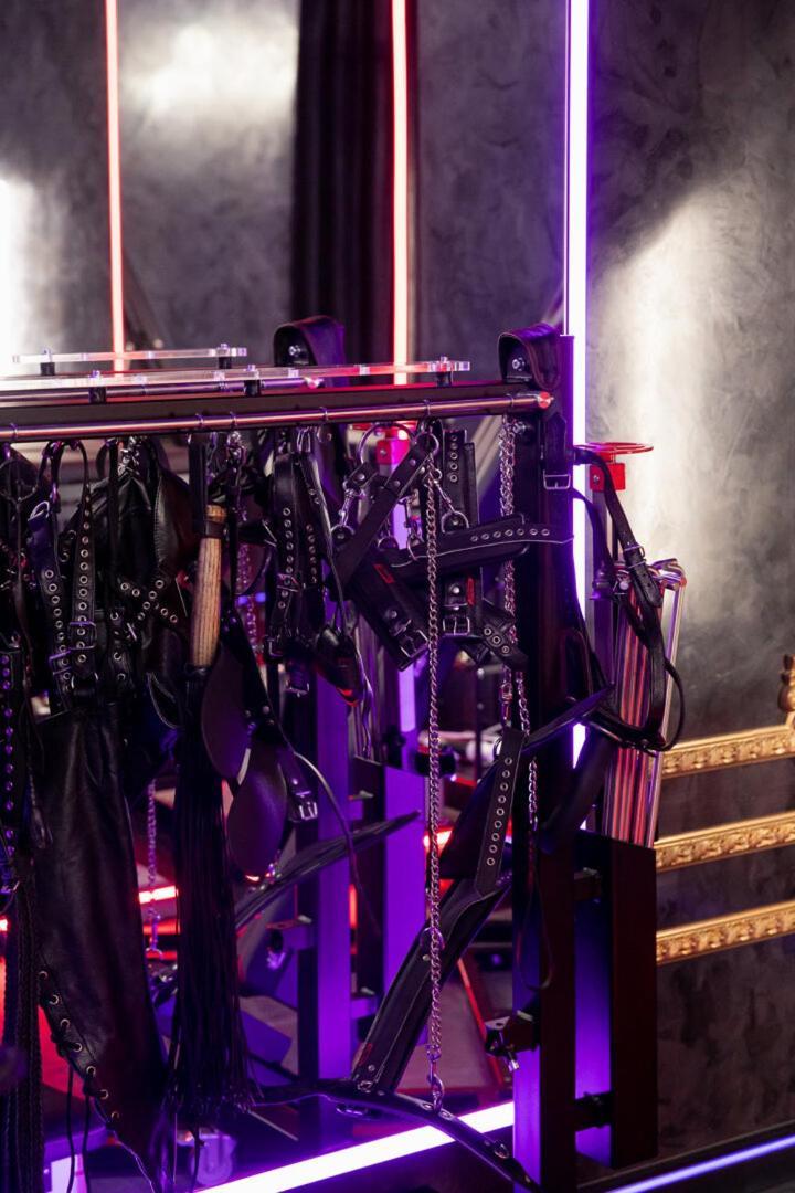 Apartment No Limits House - Bdsm Red Desire *