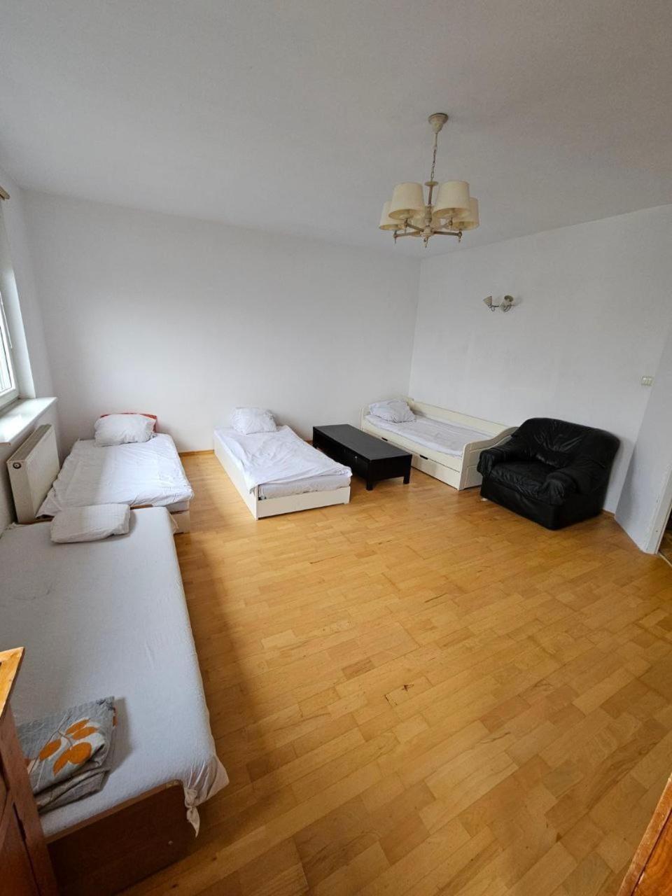 Na Ulicy Bora Komarowskiego 35 Privatunterkunft