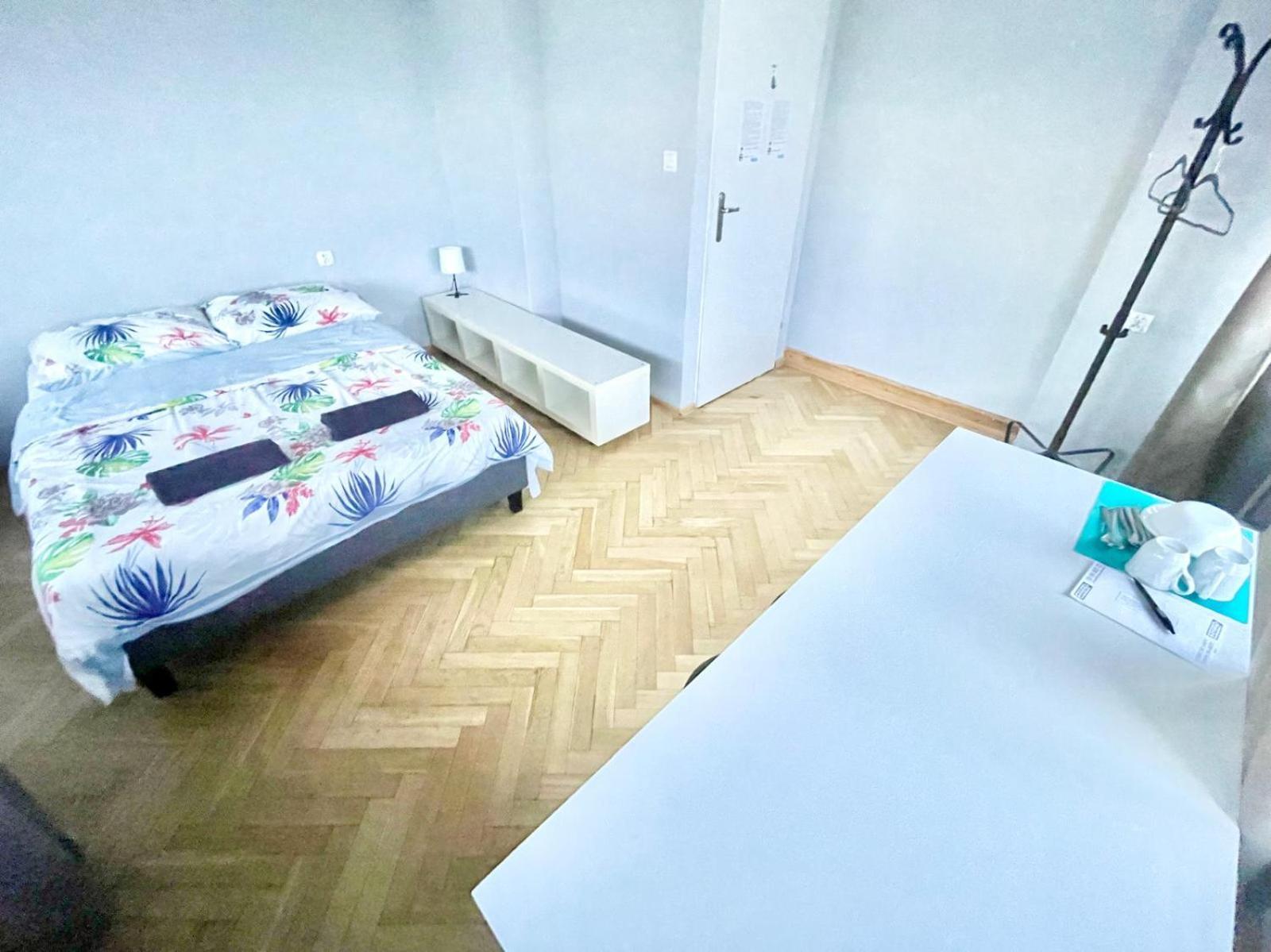 Fantastic Waw - Ch-v 3 Apartment