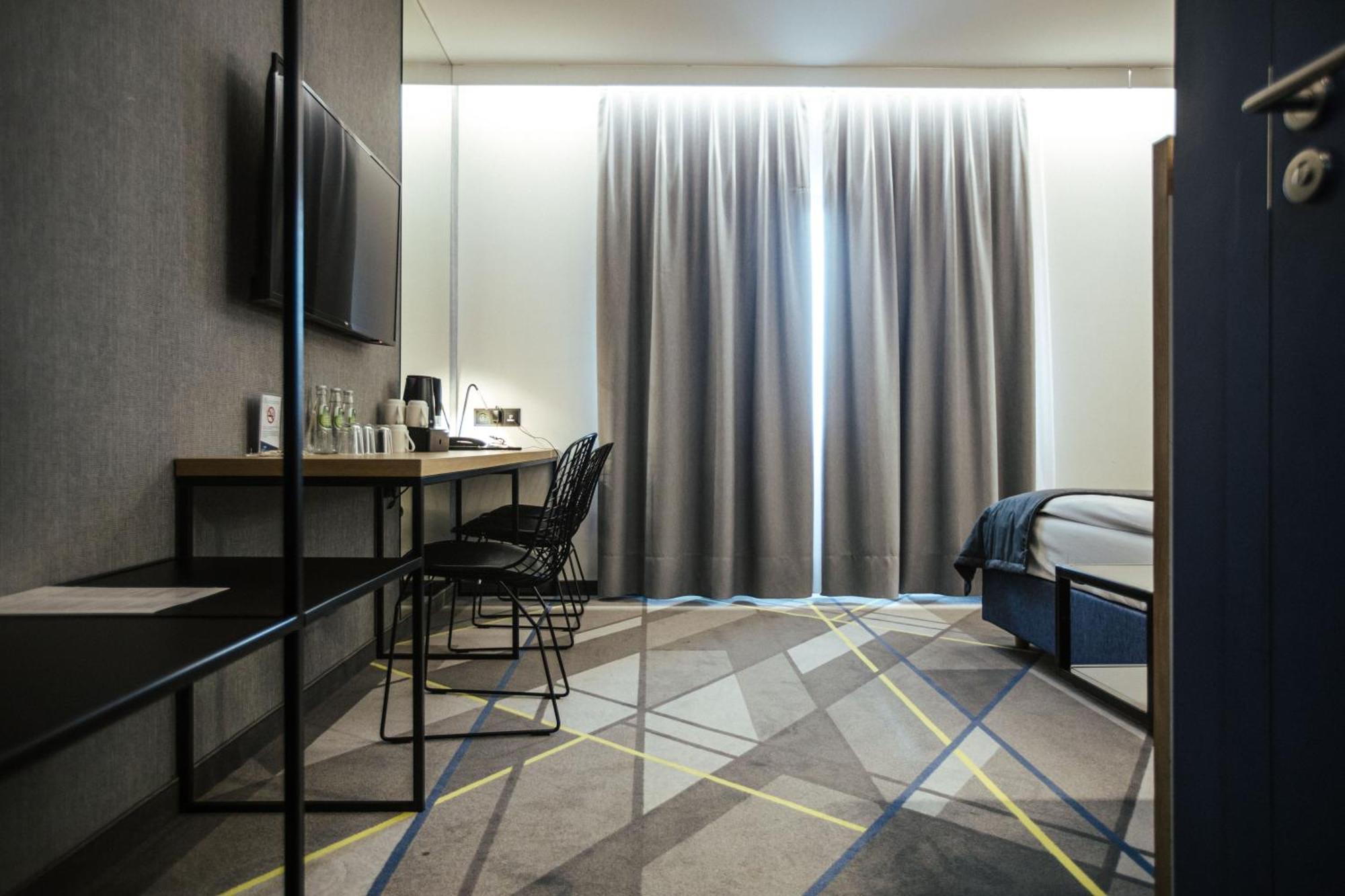 Air 3* Warszawa