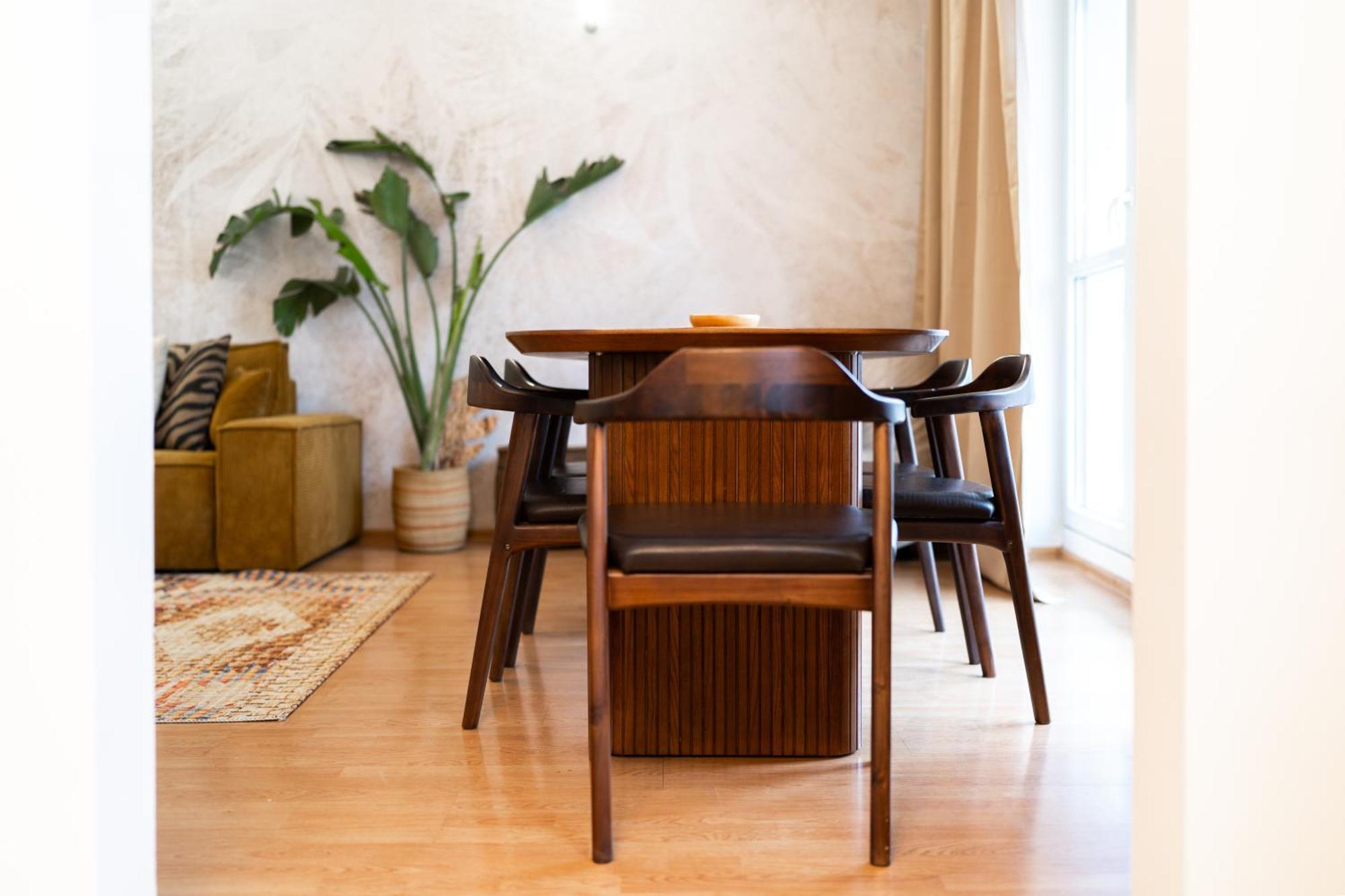 Apartment Concierge Saxon