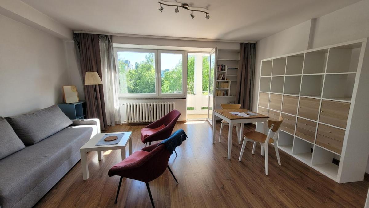 Przy Metrze Sluzew Apartment *