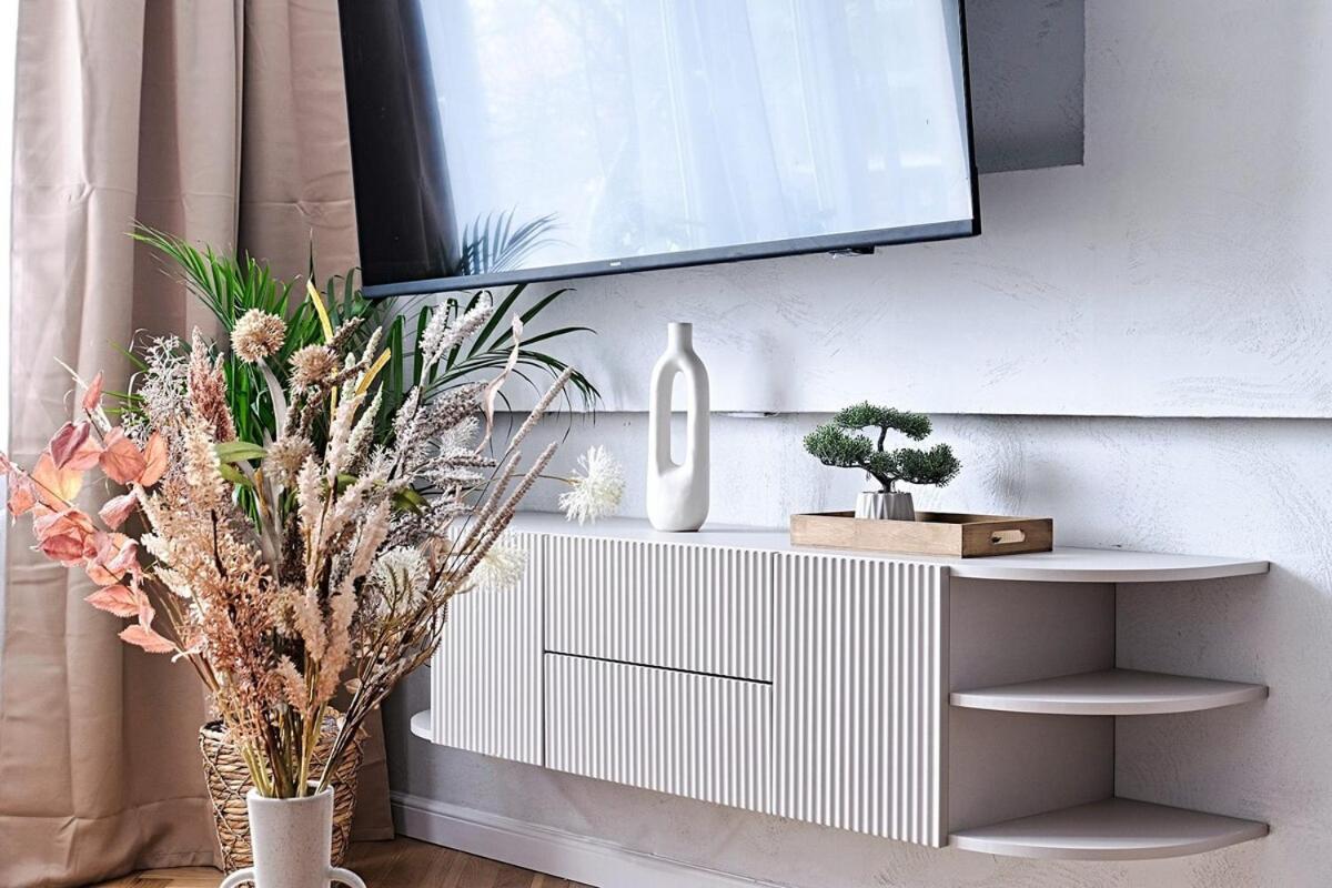 Prime Prive 65tv Ac Standing Desk King Bed Apartment Warsaw