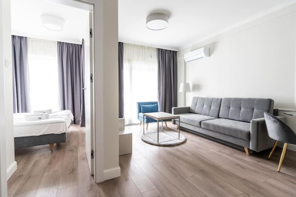 Apartment Close- Urban Chic - Luxury - Mennica - 4 Bedrooms