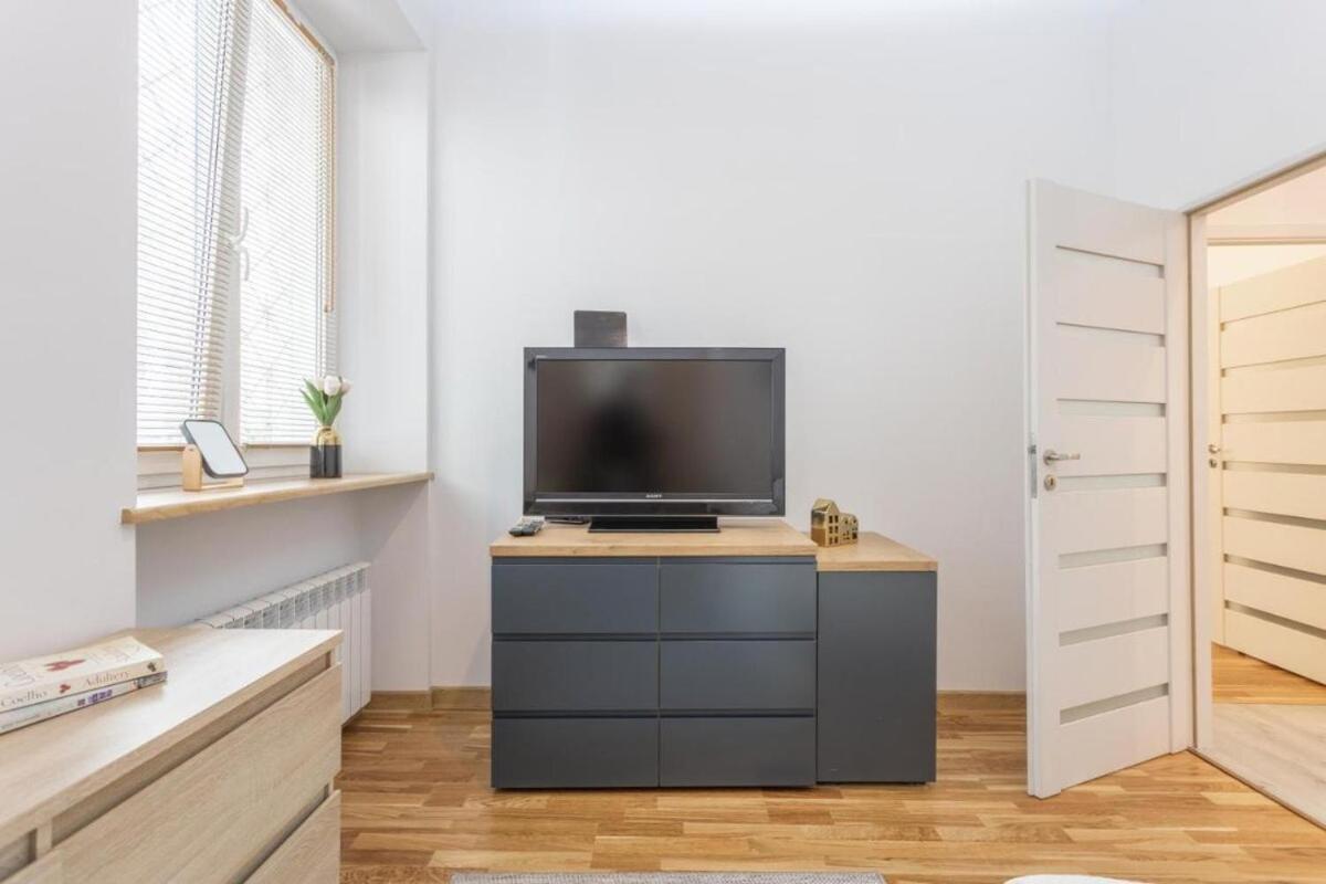 Apartment Chic - Center - Cozy And Comfortable - Wspolna Warsaw