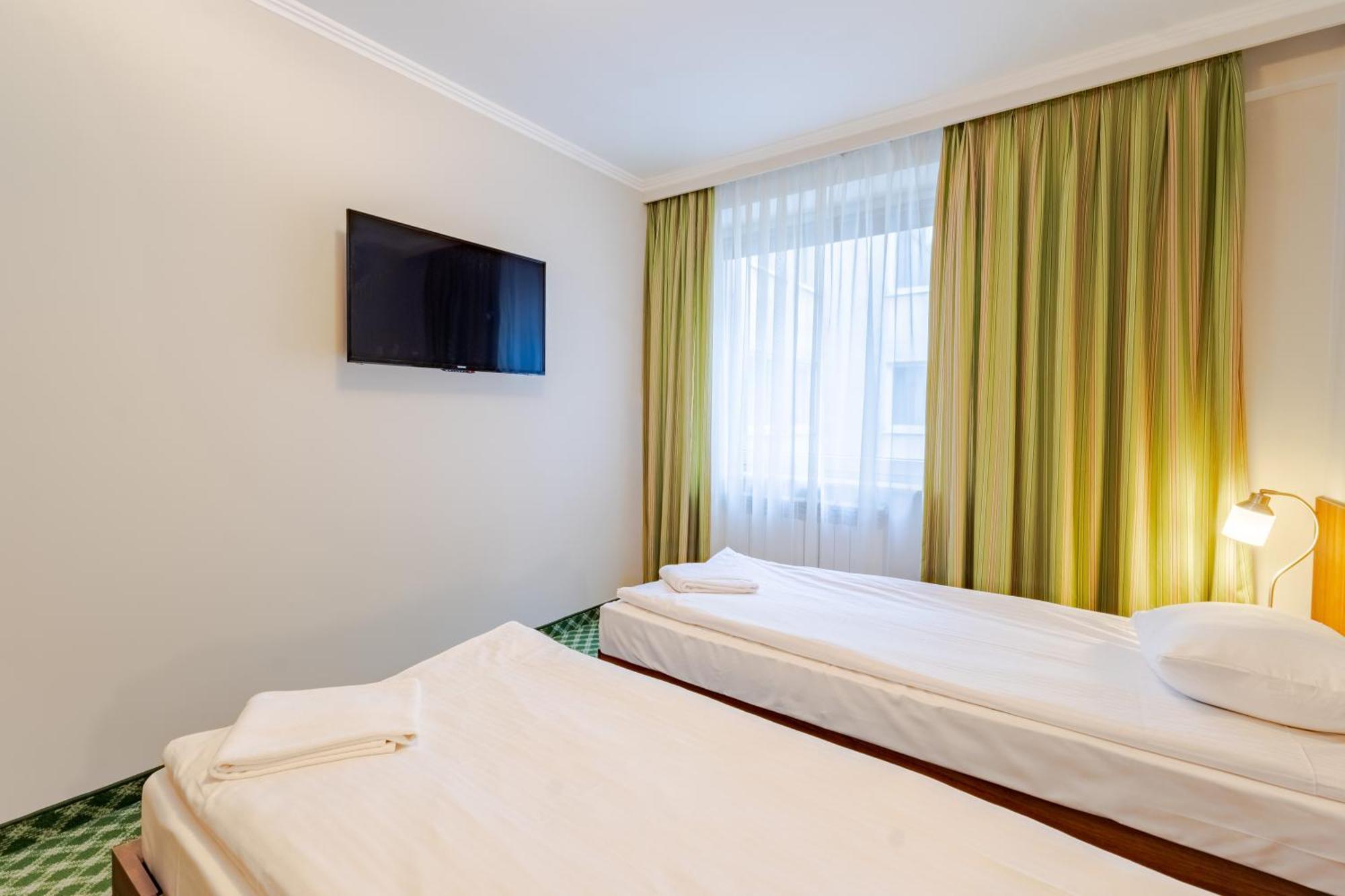 Hit Hotel 3*