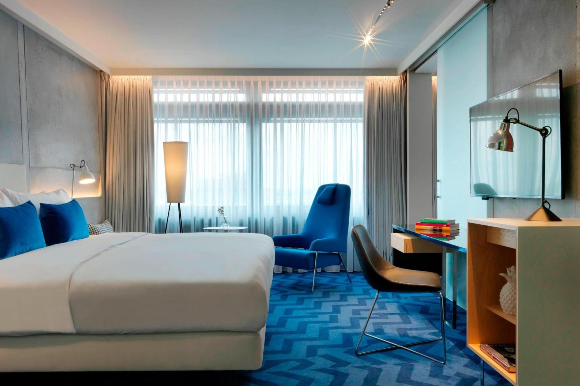 Renaissance Airport Hotel