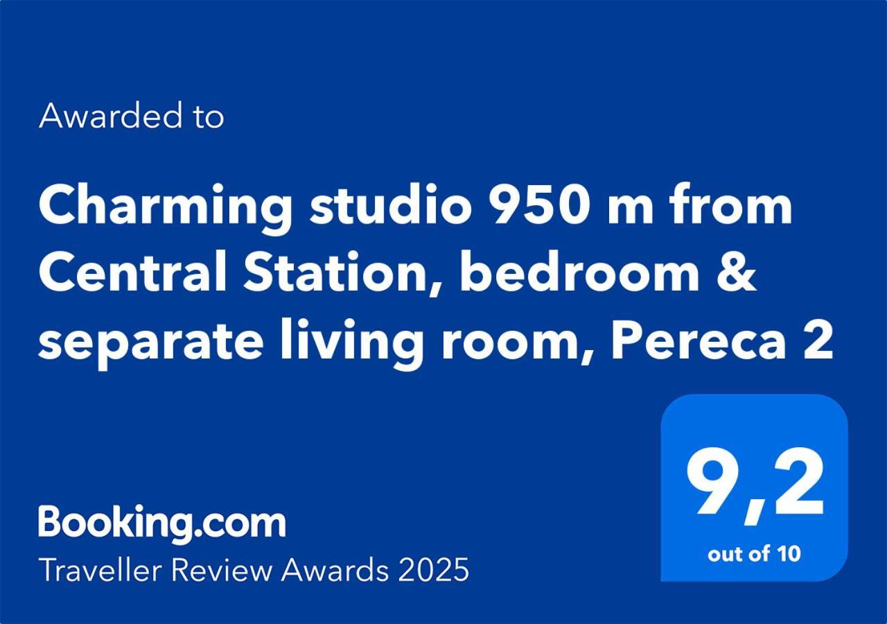 Charming Air-conditioned 950 M From Station, Bedroom & Separate Living