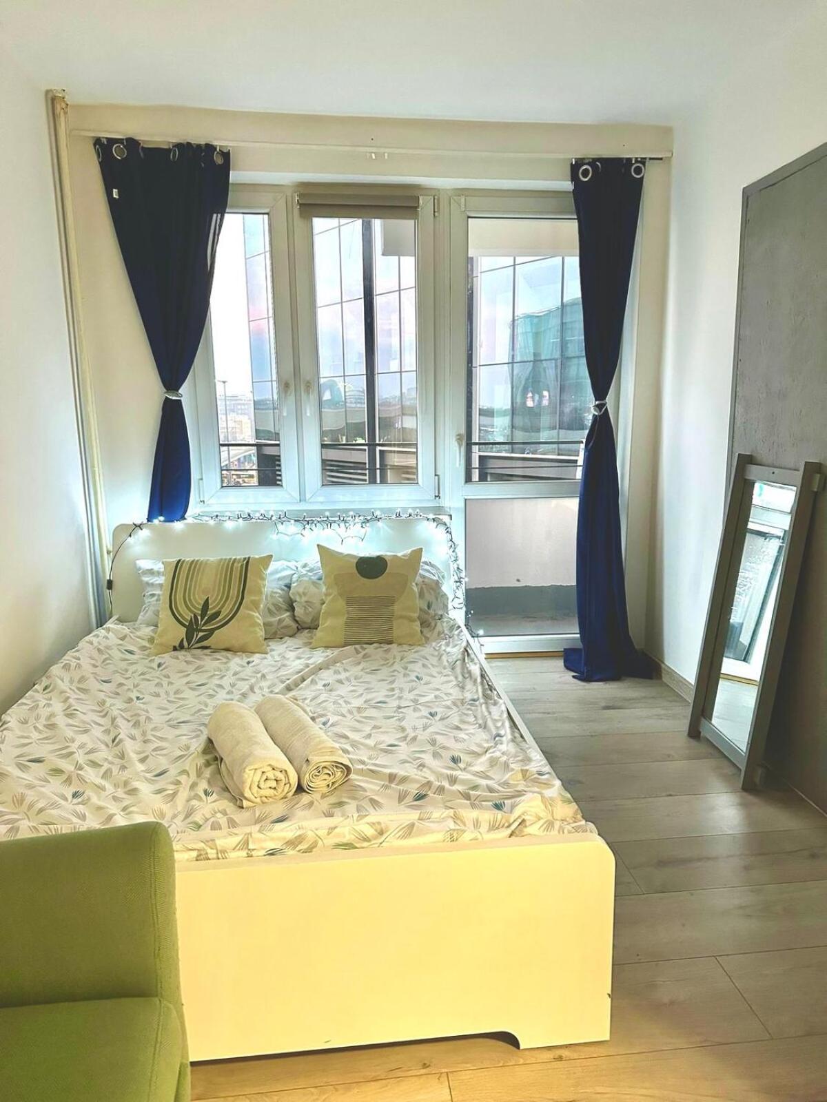 Varsovian Chic - Stylish 2br In Center With Balcony & Views Warszawa