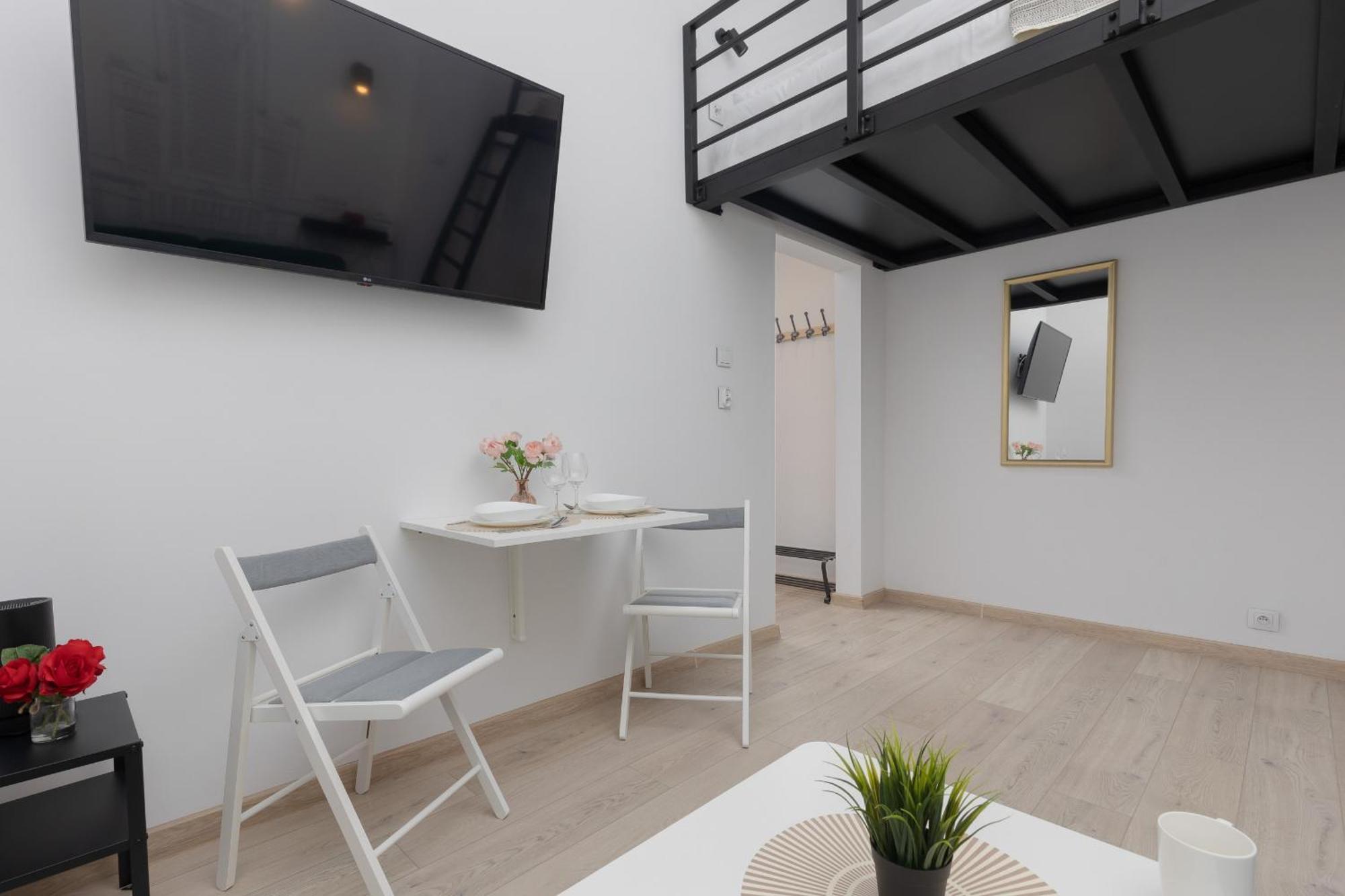 Aleja Wyzwolenia Studio With Mezzanine Downtown By Renters Apartament Warszawa