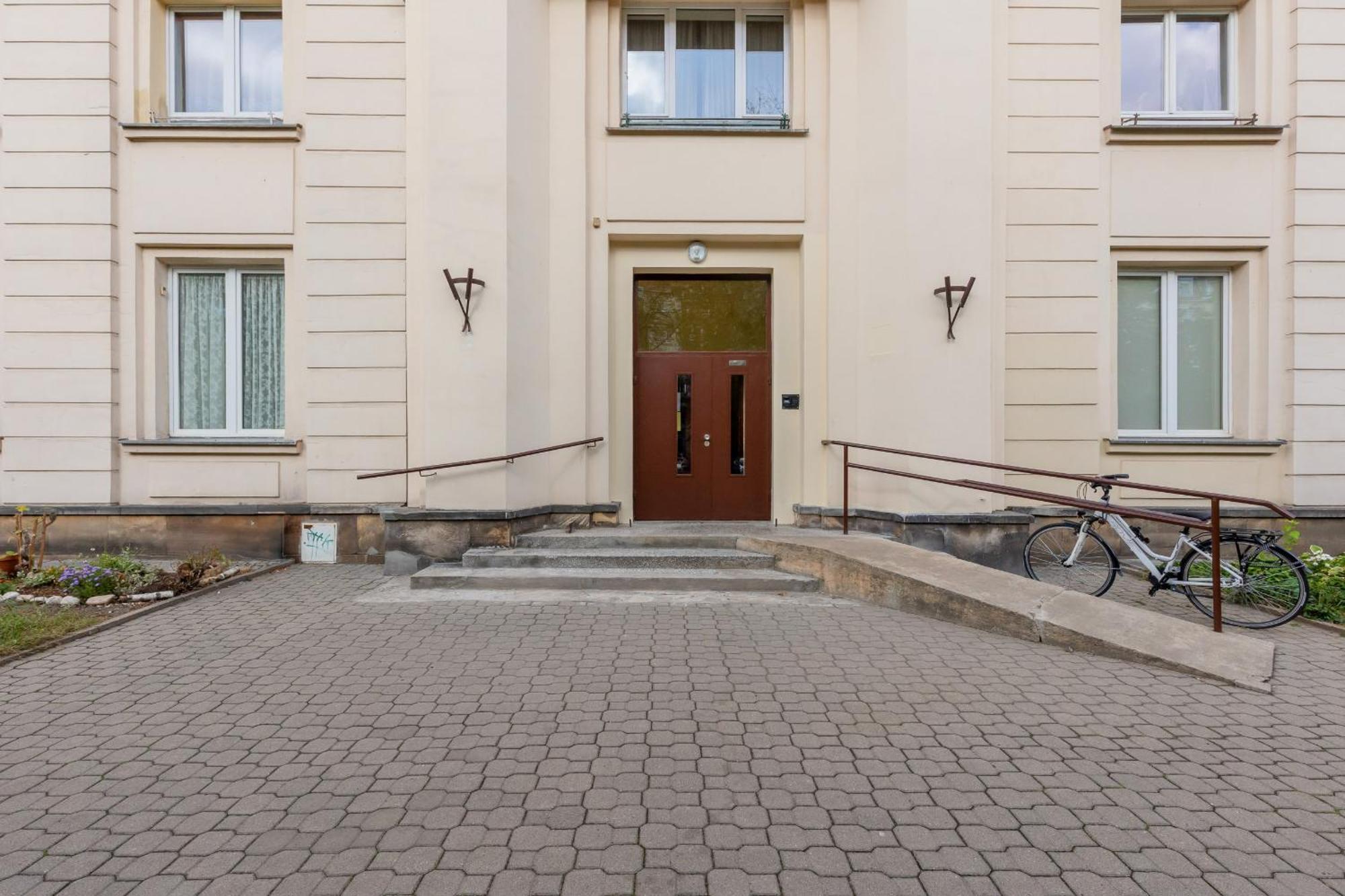 Aleja Wyzwolenia Studio With Mezzanine Downtown By Renters Warszawa
