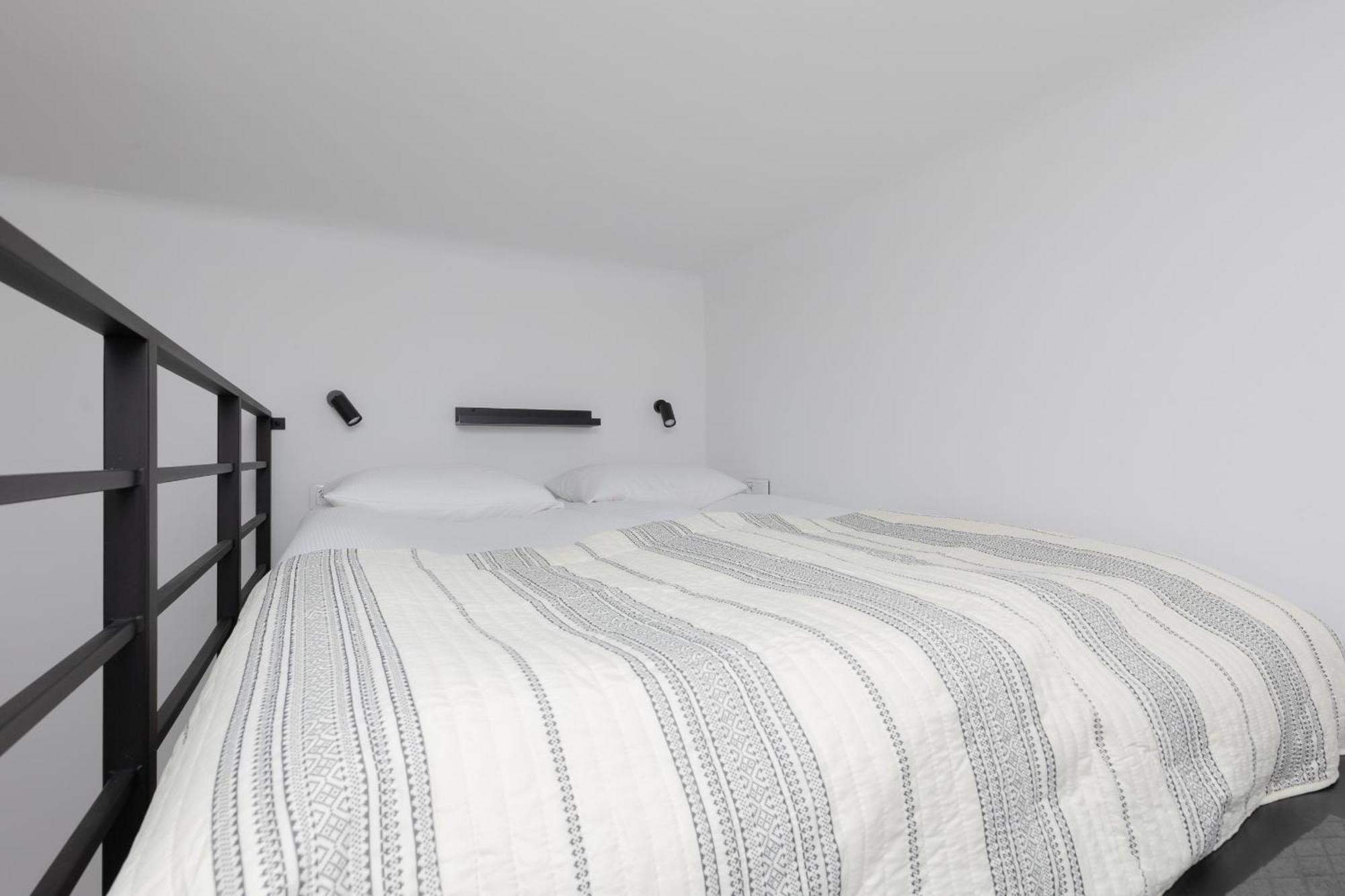 Aleja Wyzwolenia Studio With Mezzanine Downtown By Renters *