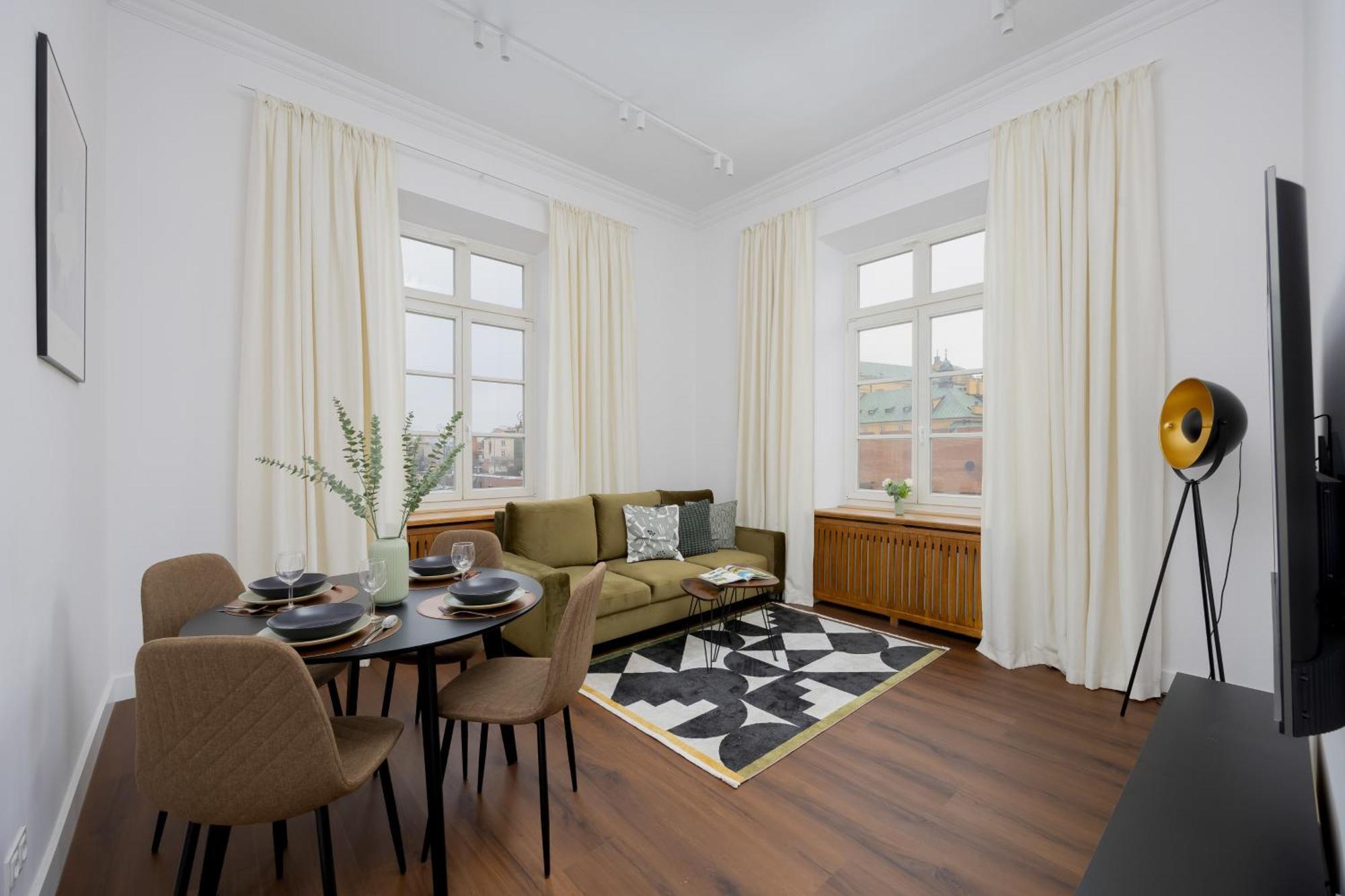 Heart Of The Old Town Royal By Renters
