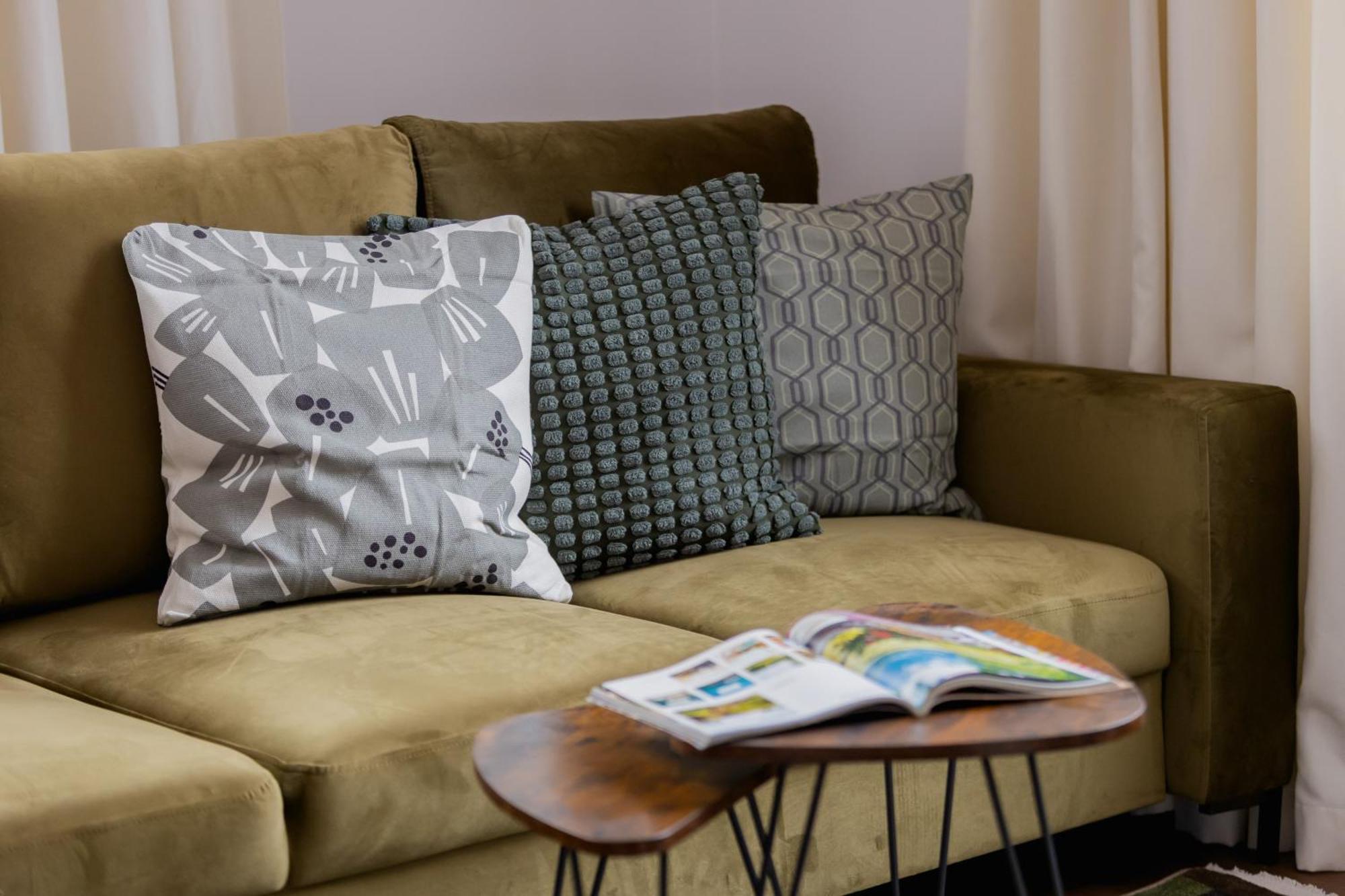 Heart Of The Old Town Royal By Renters Apartment