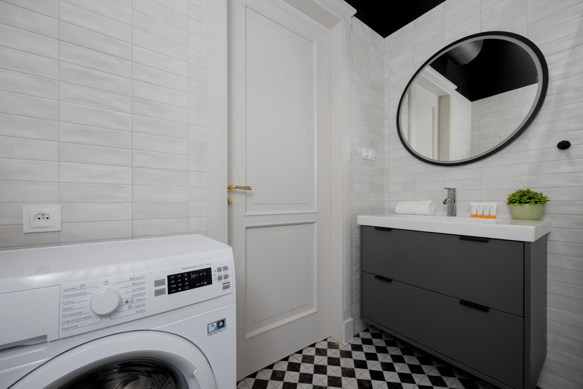 Heart Of The Old Town Royal By Renters *