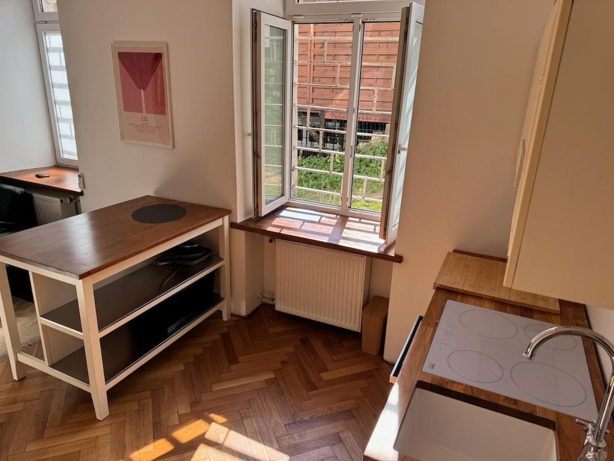 Vauxhall Gardens Apartment *