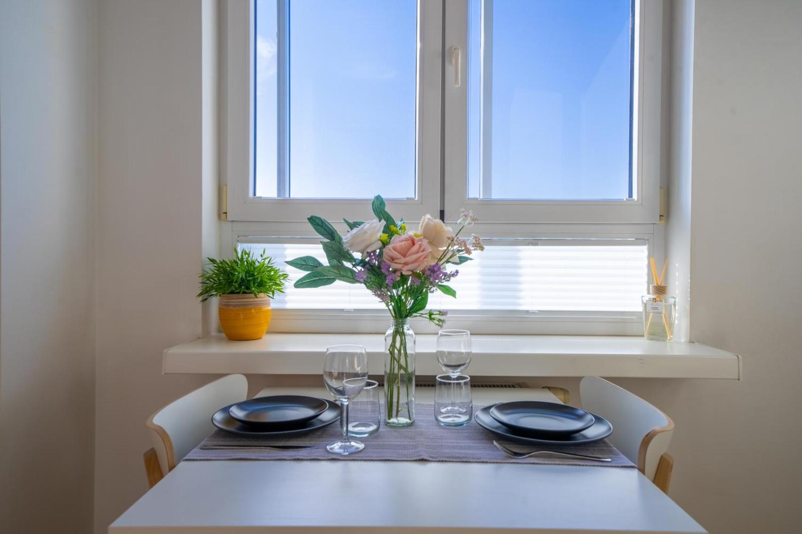 Apartment Wola 14th Floor - Parking & Balcony - By Rentujemy Warschau