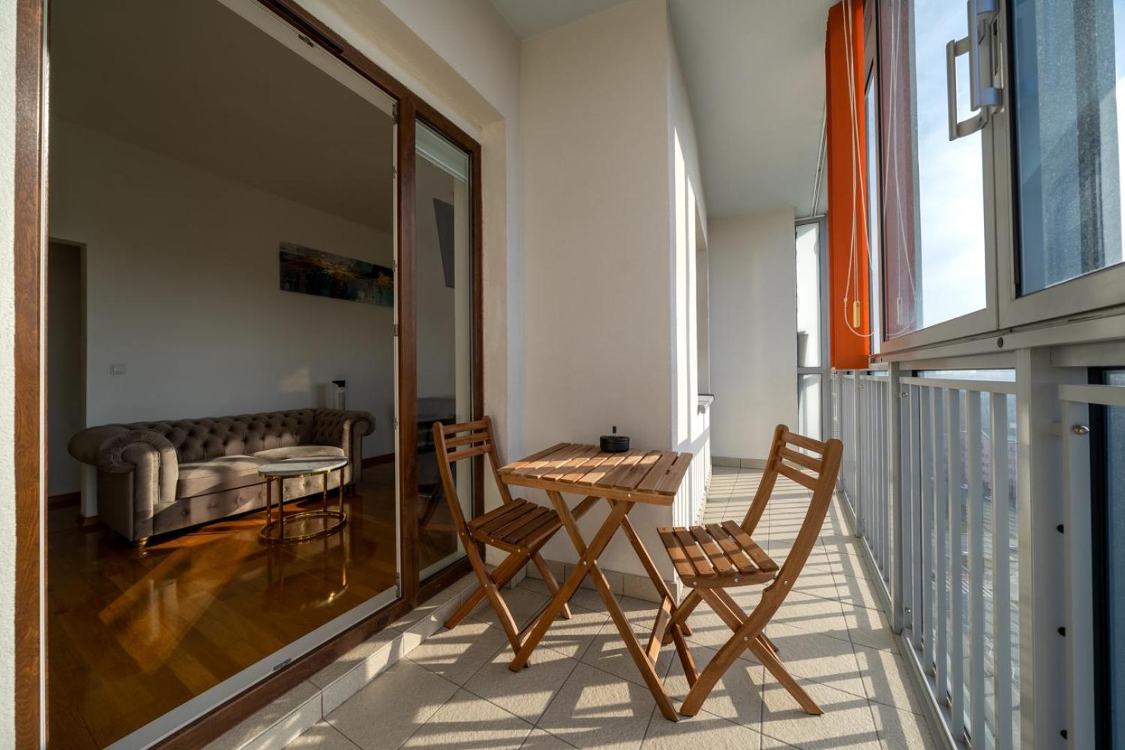Wola 14th Floor - Parking & Balcony - By Rentujemy Apartment