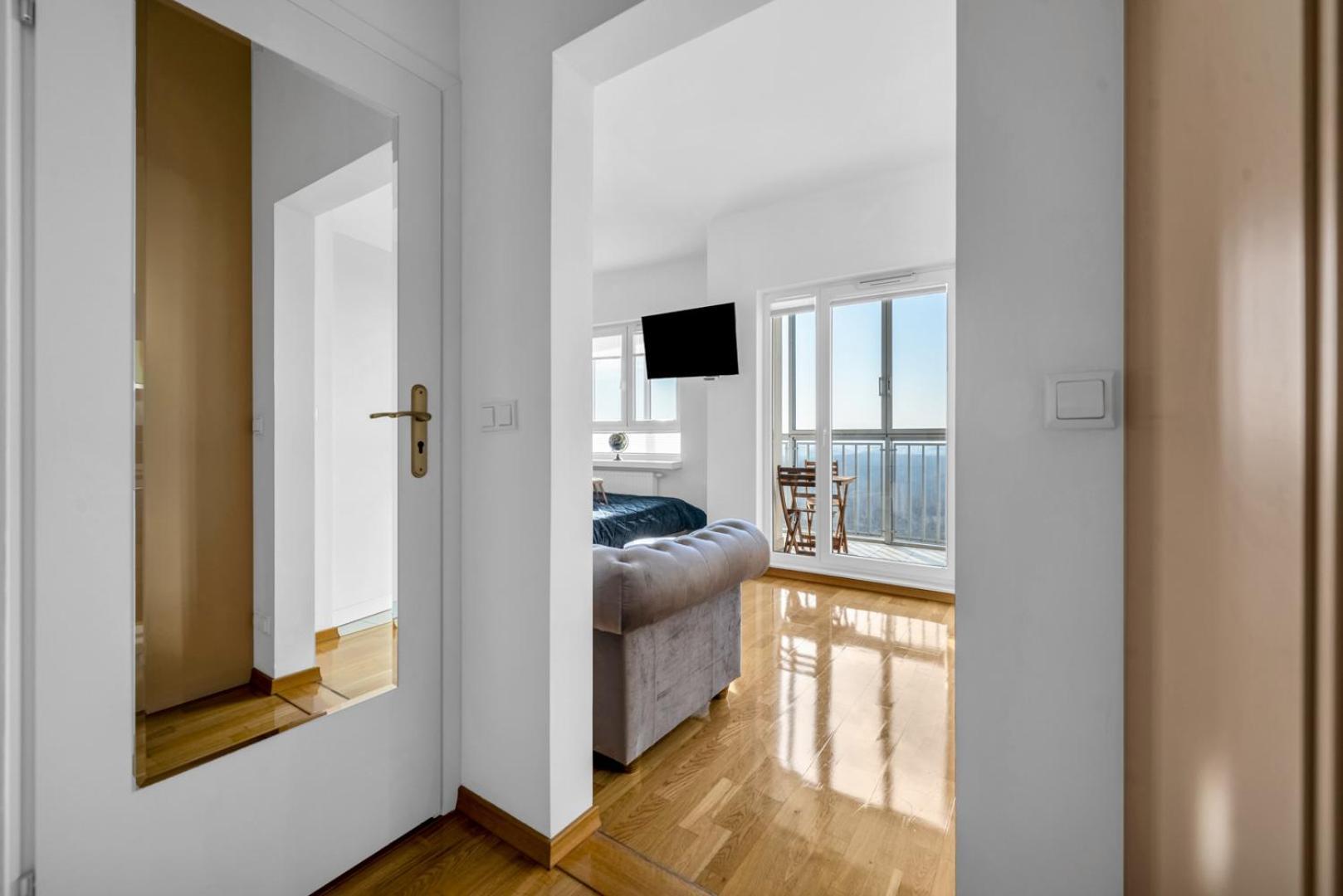 Wola 14th Floor - Parking & Balcony - By Rentujemy Warschau