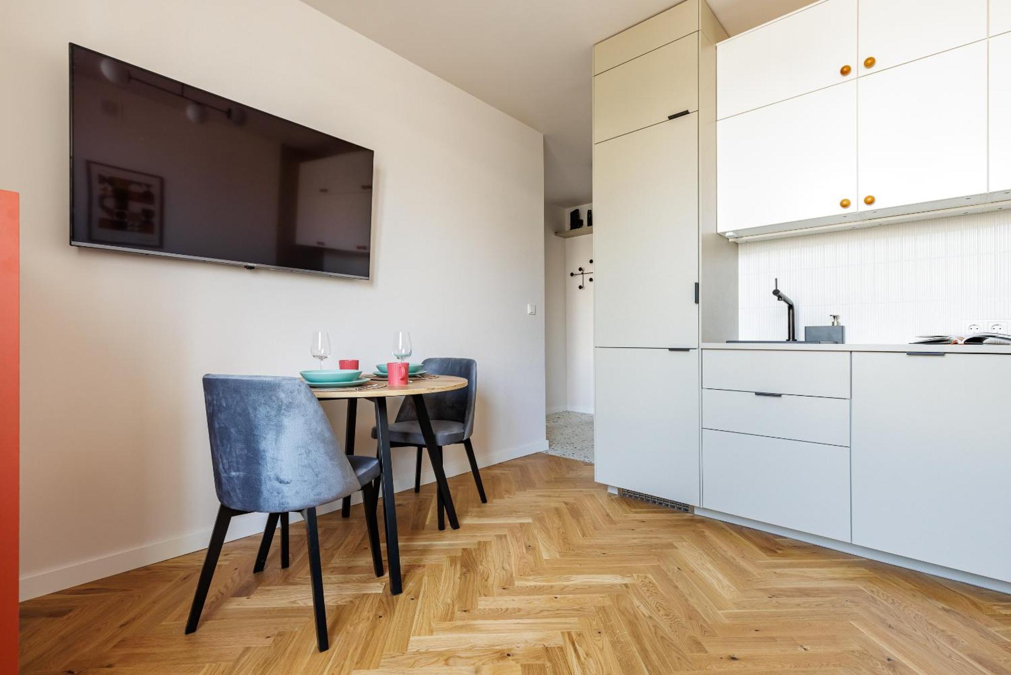 Carmel Apartment *