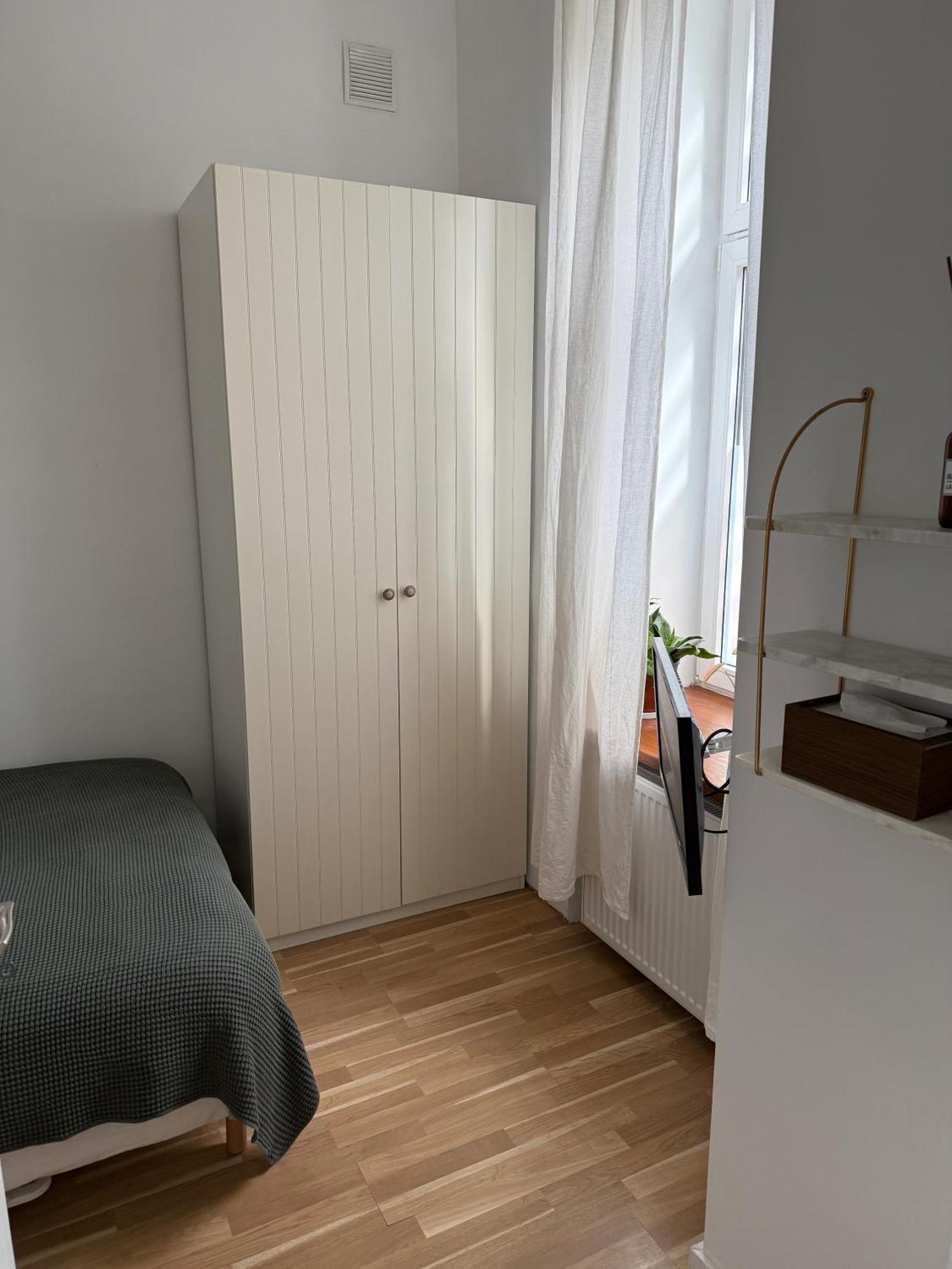 Vauxhall Gardens Apartment Warsaw