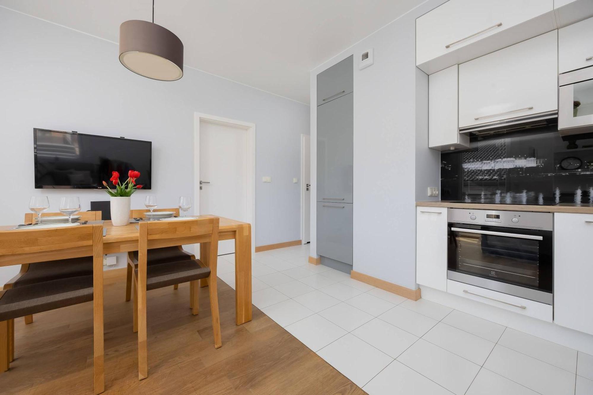 Spacious With Parking And Garden By Renters Apartment Warsaw