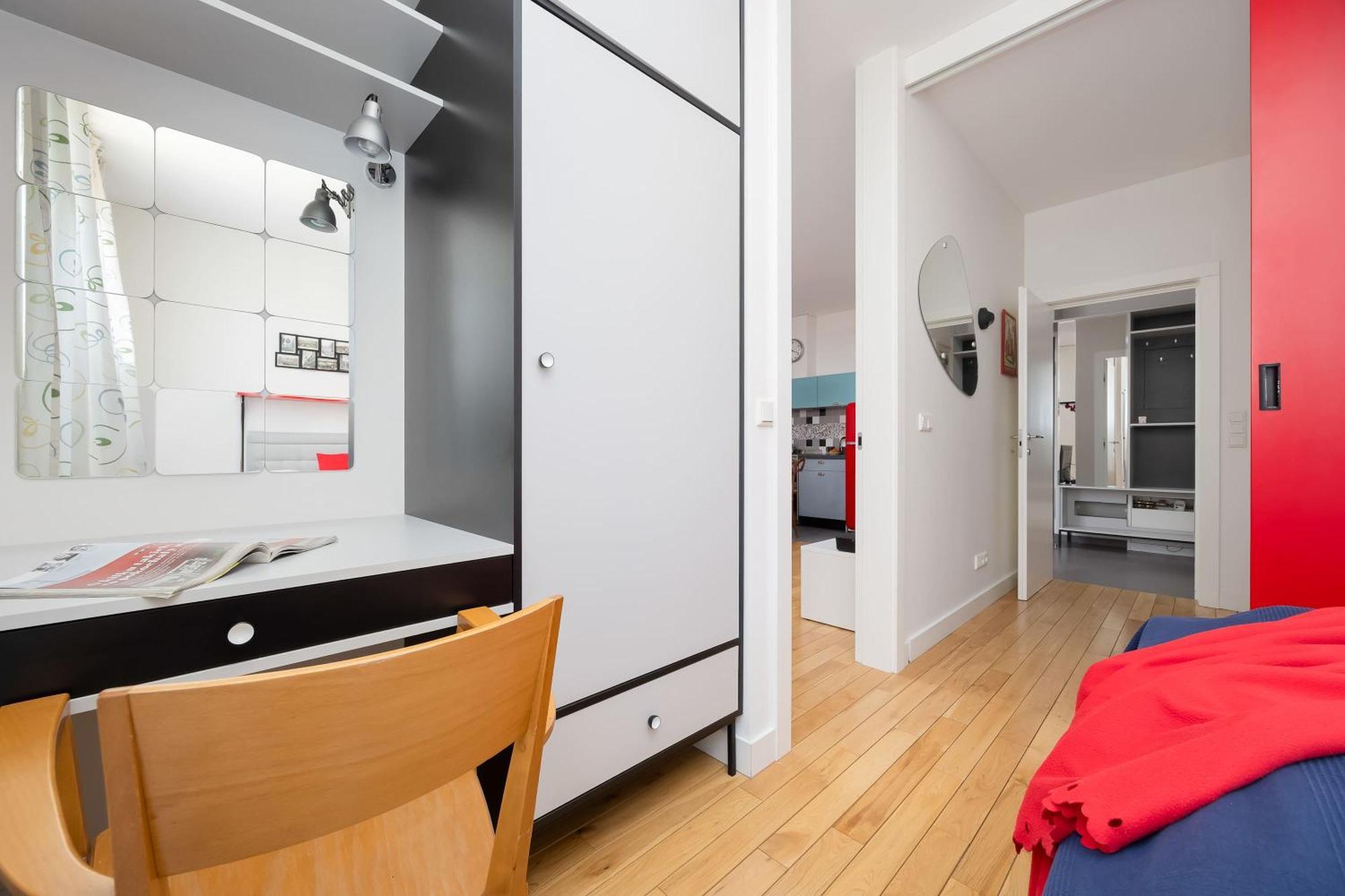 Leszczynska American Retro With Balcony Warsaw's Powisle By Renters Warsaw