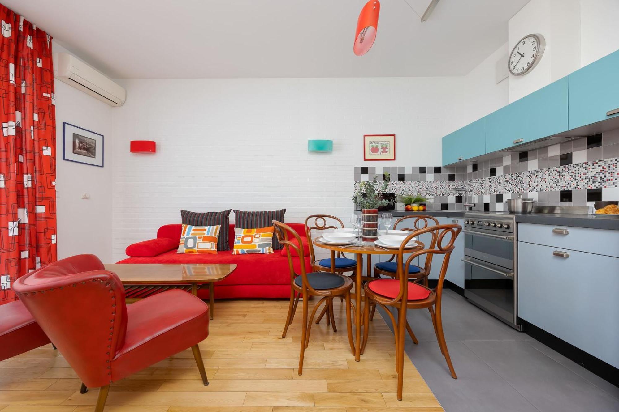 Apartment Leszczynska American Retro With Balcony Warsaw's Powisle By Renters