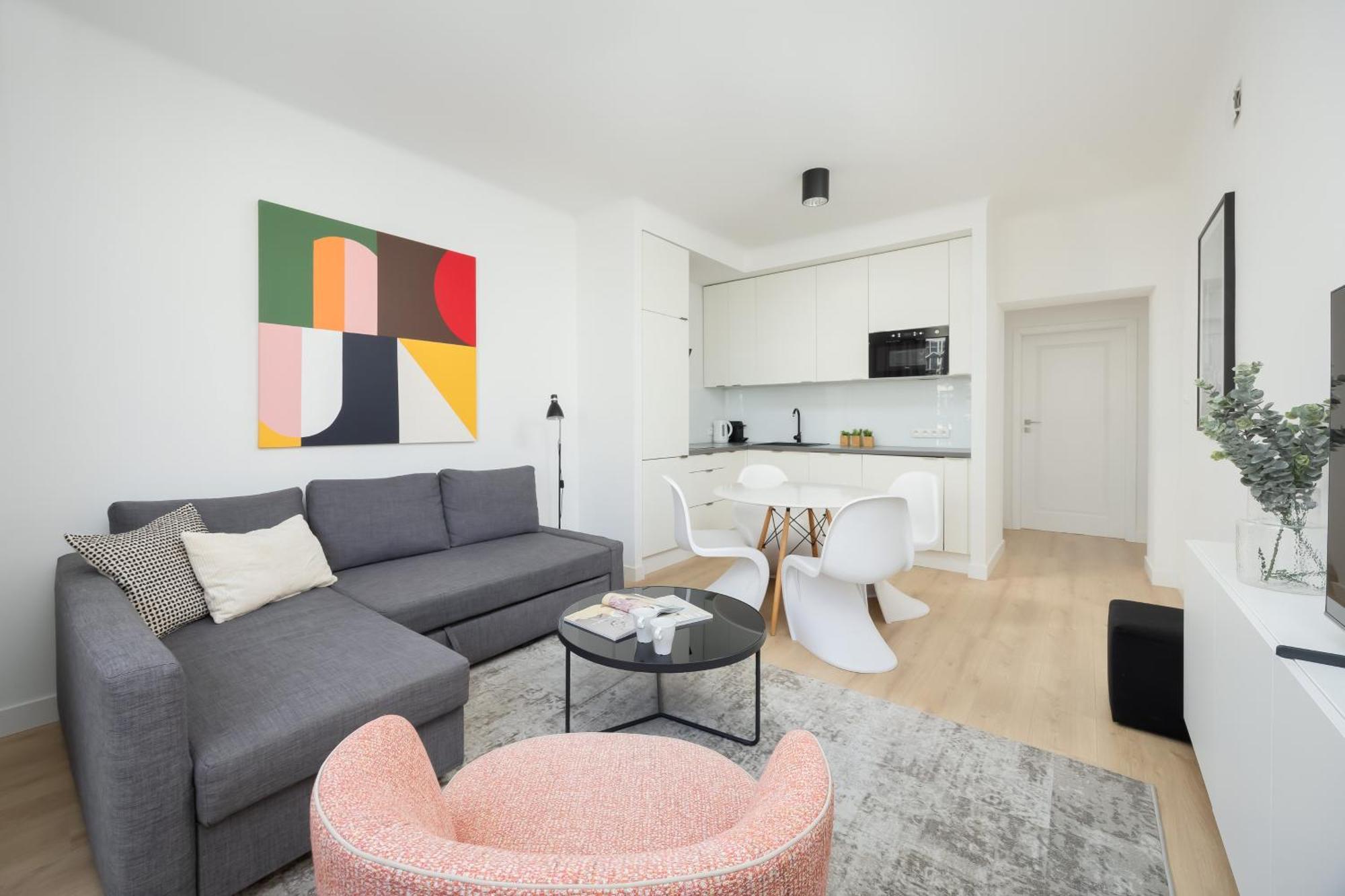 Family Center By Renters Prestige * Warszawa