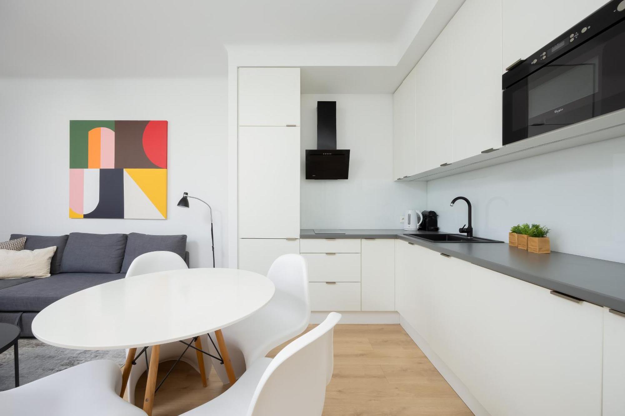 Family Center By Renters Prestige * Warszawa