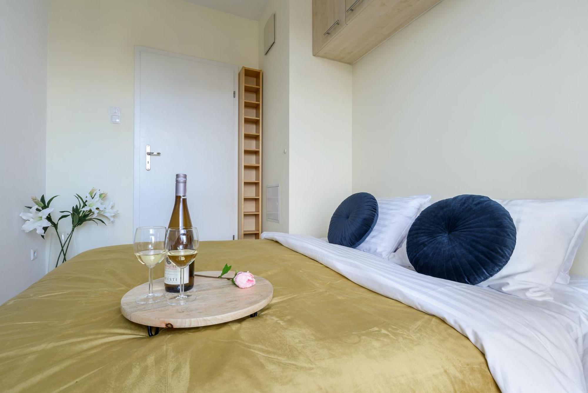 Lumina Luxury 3-rooms In Warsaw