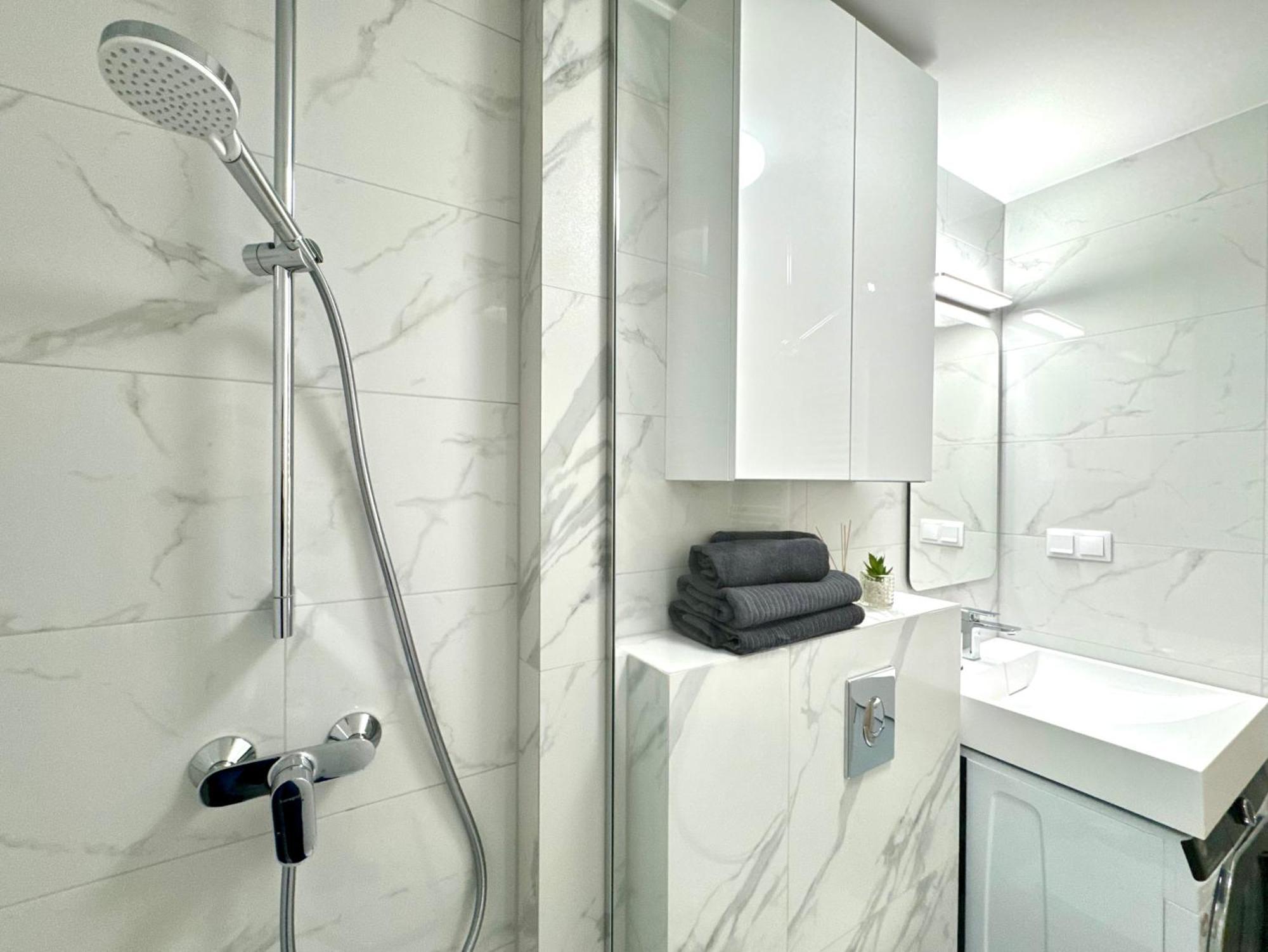 K22 Galeria Mokotow Modzelewskiego Apartment *