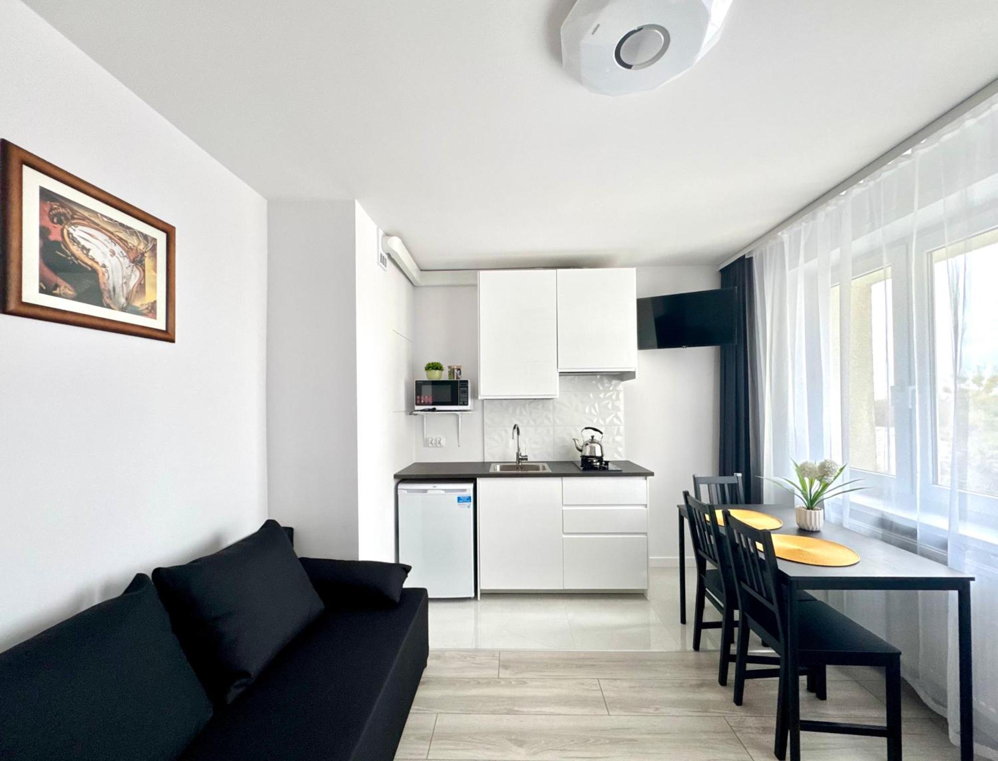 K22 Galeria Mokotow Modzelewskiego Apartment *